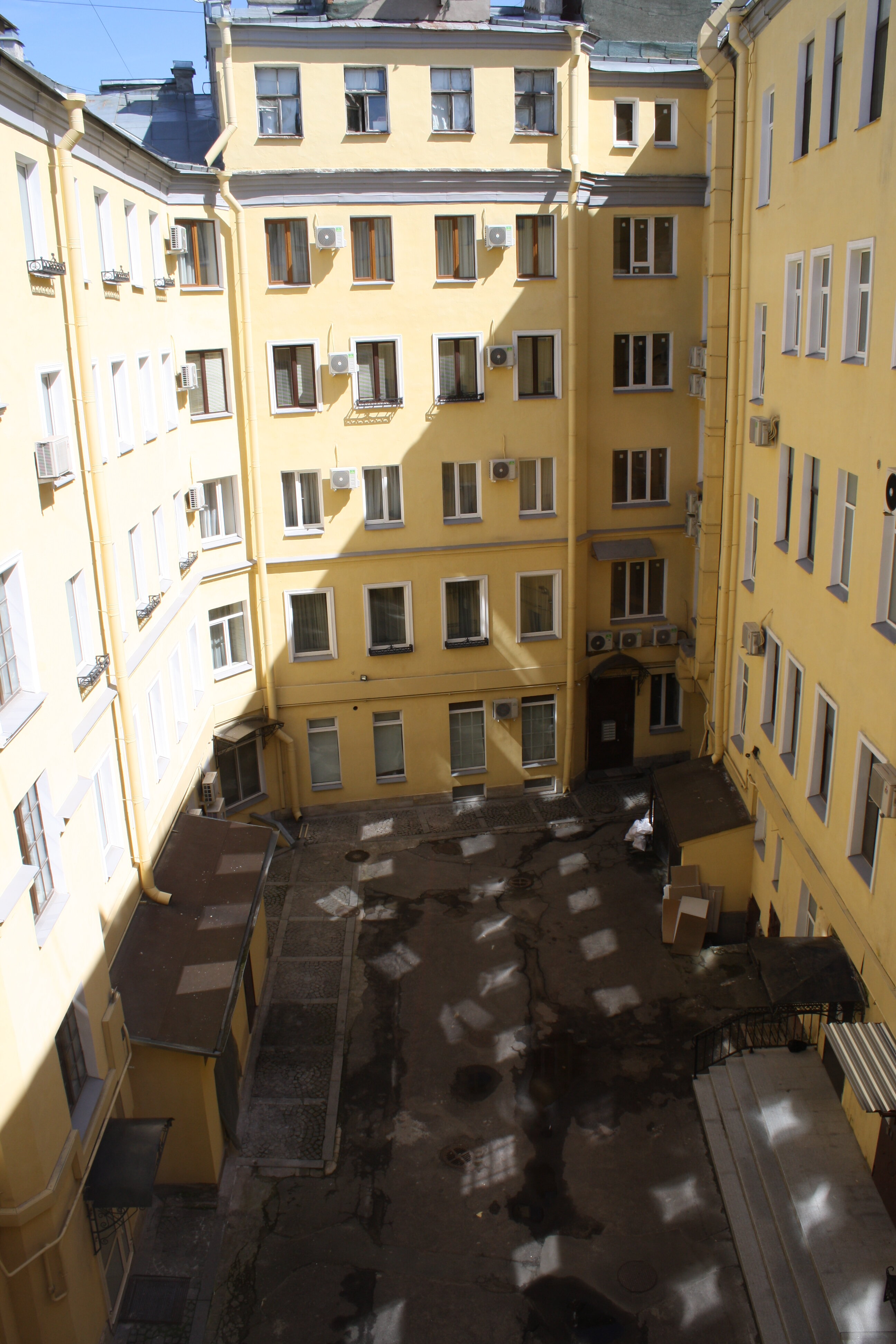 Одноместный бюджетный номер  с видом во внутренний дворик