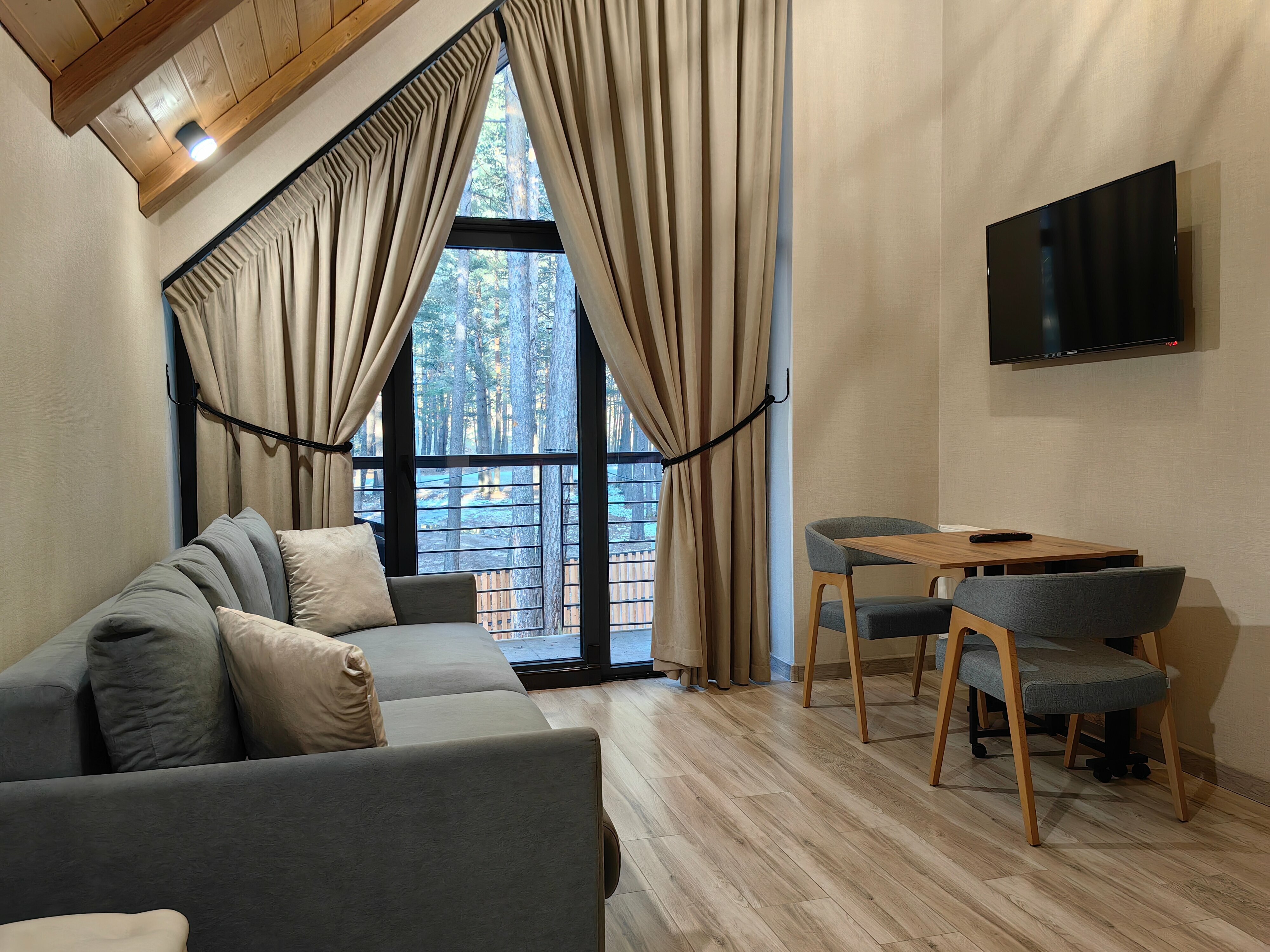 Номер полулюкс с балконом