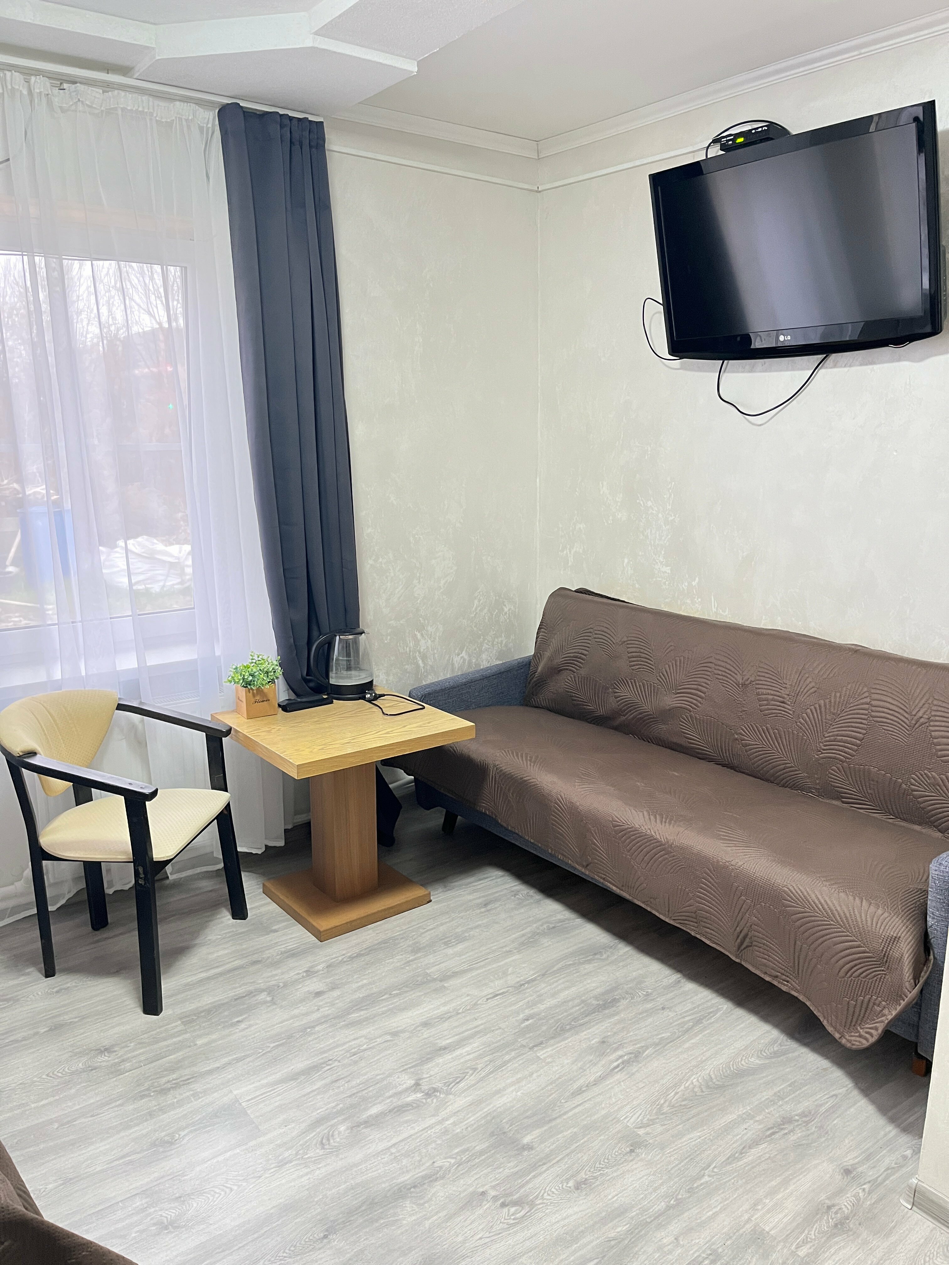 Трехместный номер «Комфорт» с душем