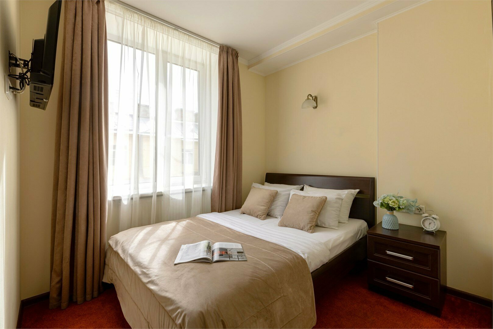 Стандартный номер с 1 кроватью и видом во внутренний дворик(кондиционер)