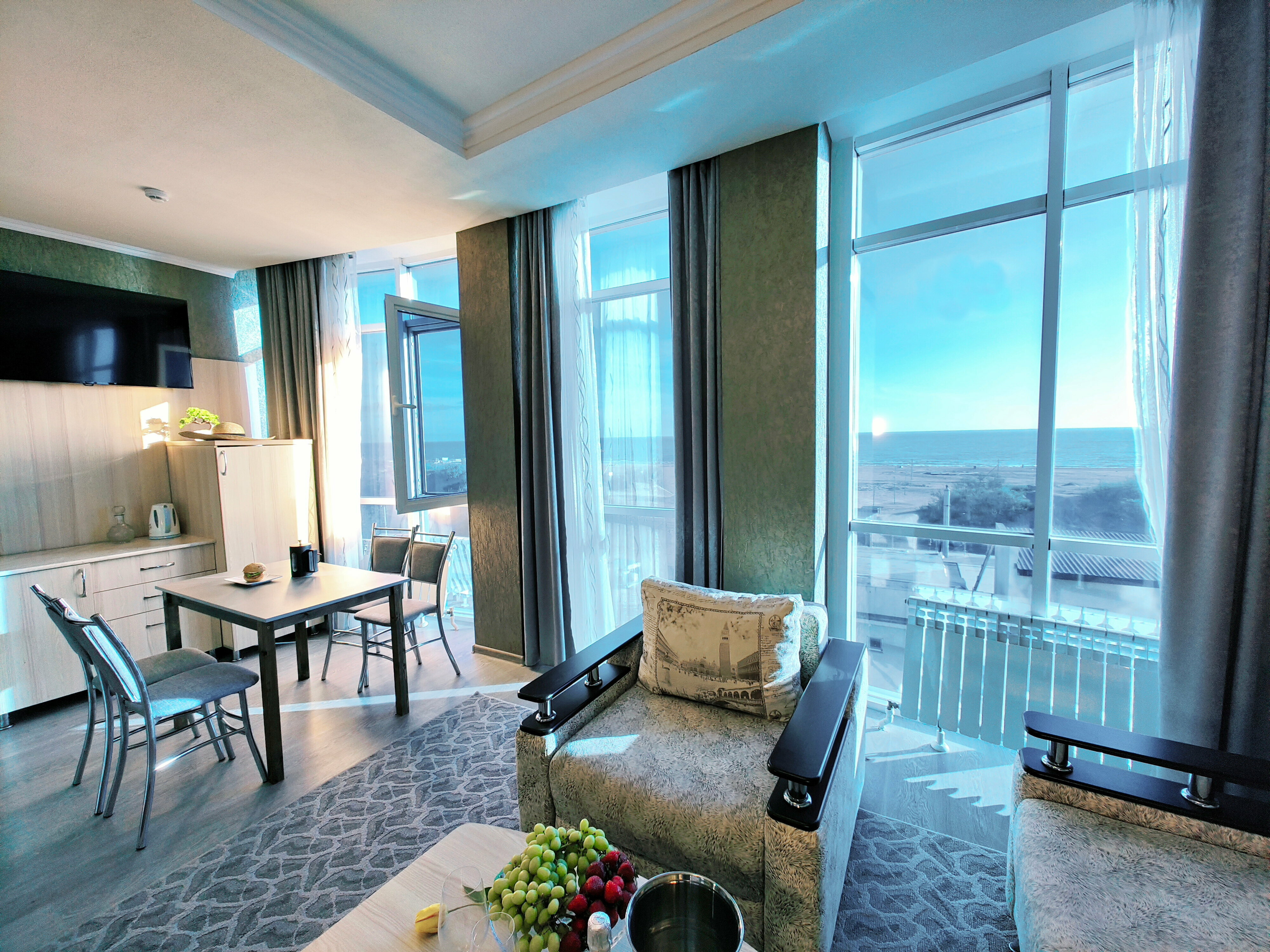 Апартаменты 4х комнатные 8ми местные с панорамным видом на море