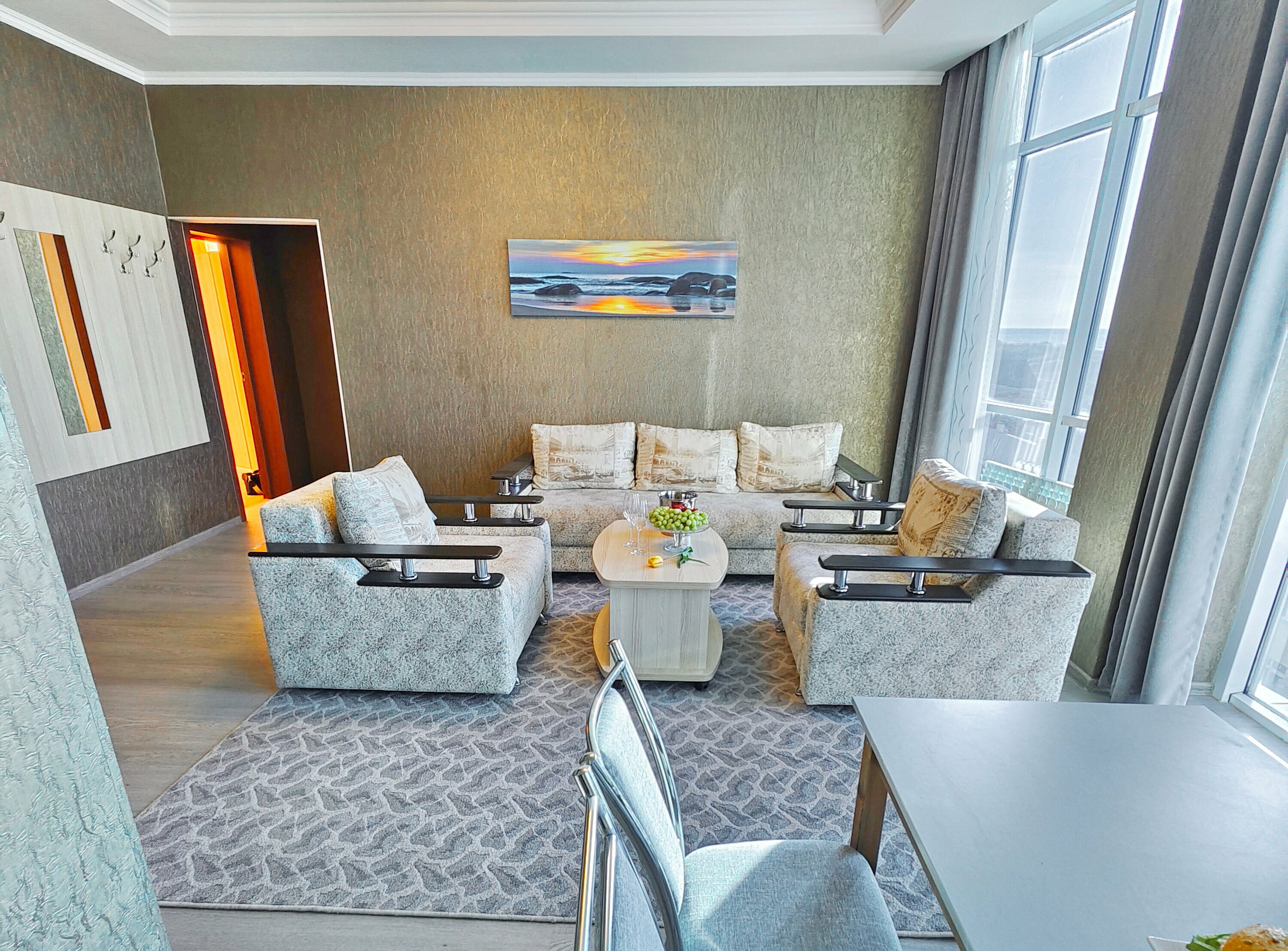 Апартаменты 4х комнатные 8ми местные с видом на территорию