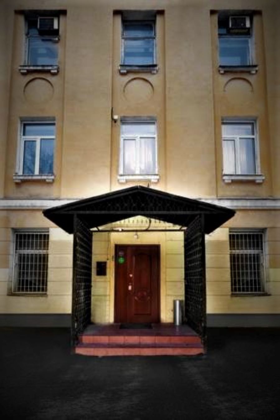 Кровать в общем номере для мужчин с 6 кроватями