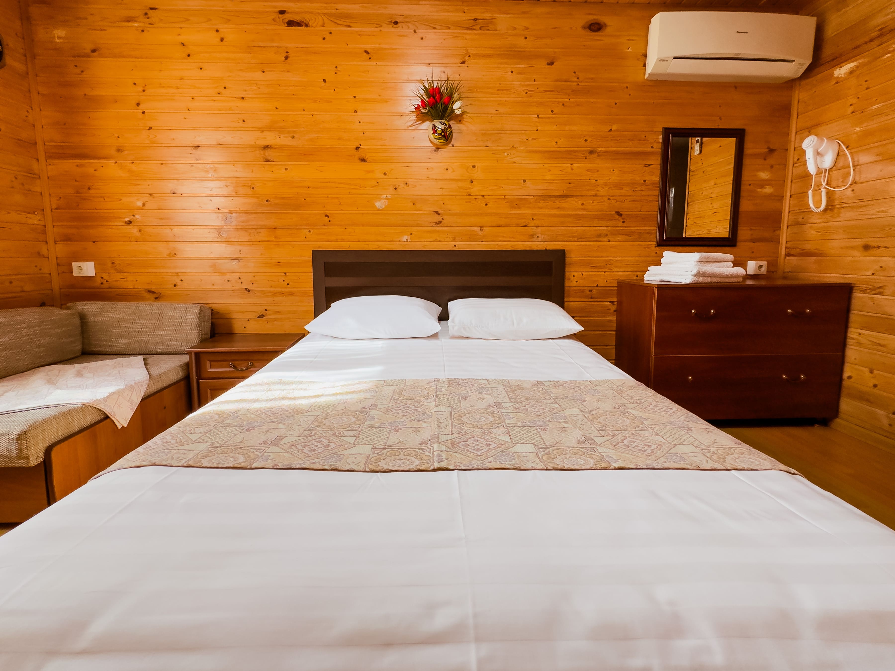 Финский домик 4-х местный 2-х комнатный с кухней-гостиной