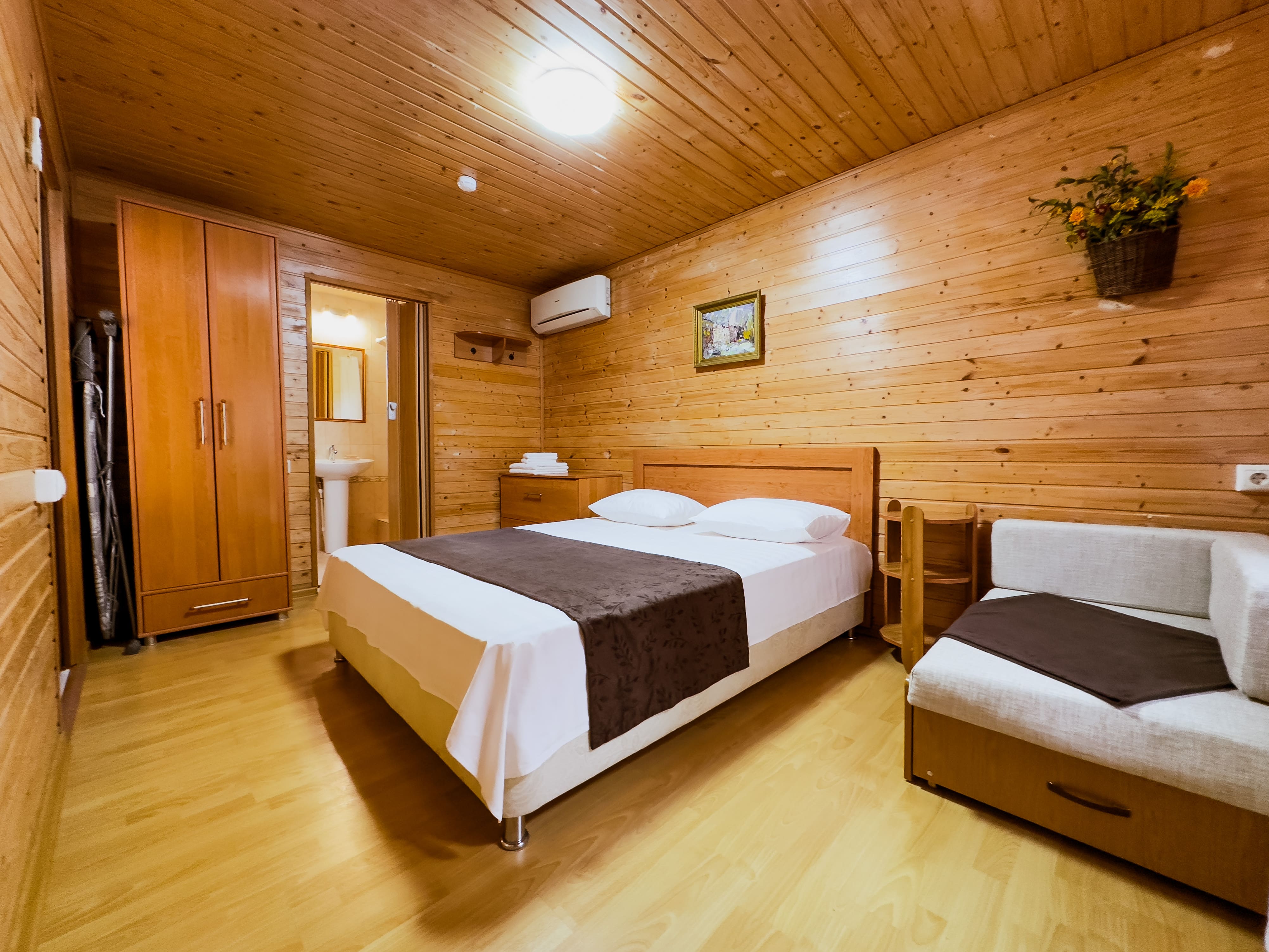 Финский домик 4-х местный 2-х комнатный с кухней-гостиной