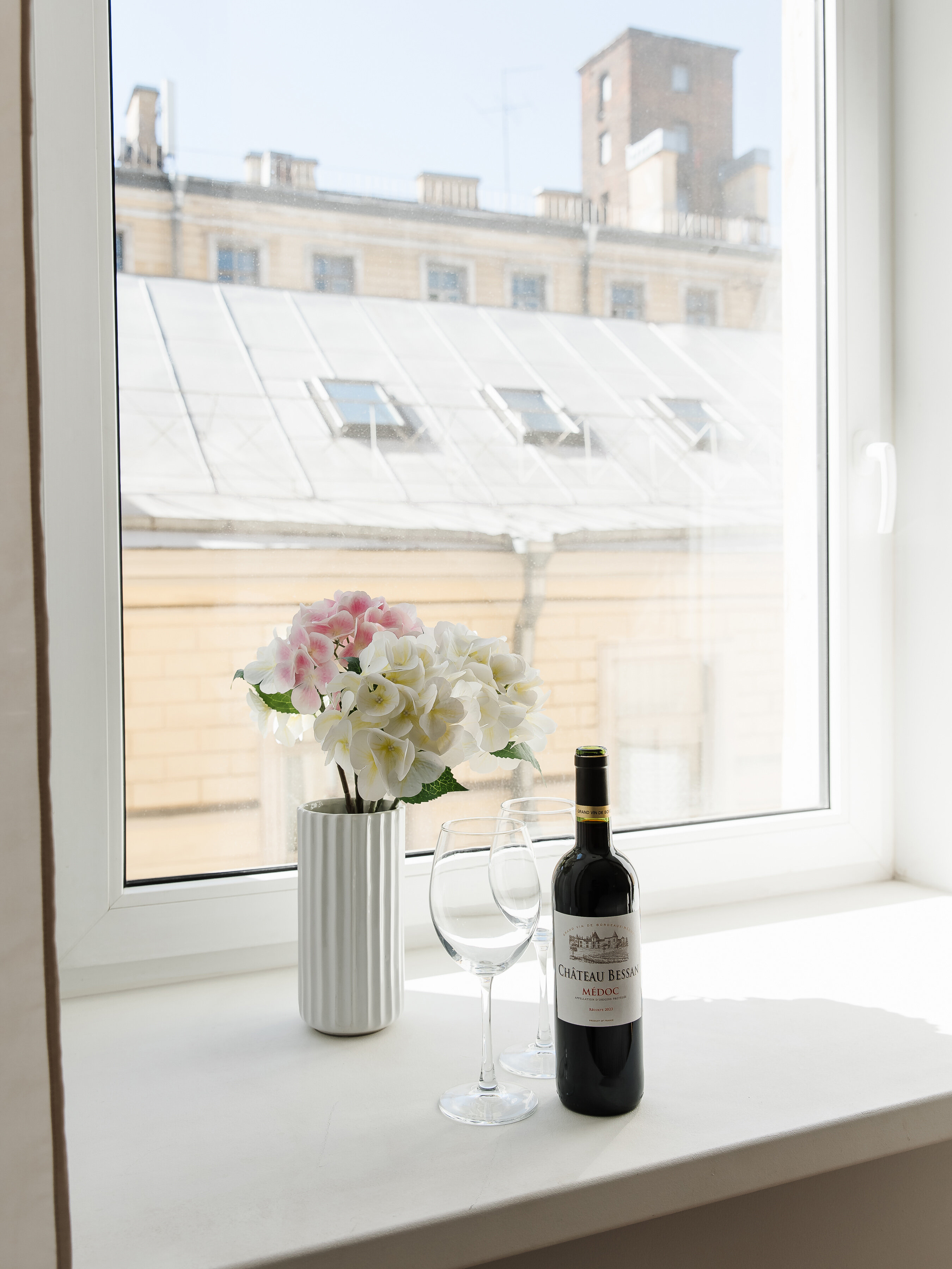 Красивый номер с новым ремонтом и санузлом из мраморной плитки в номере