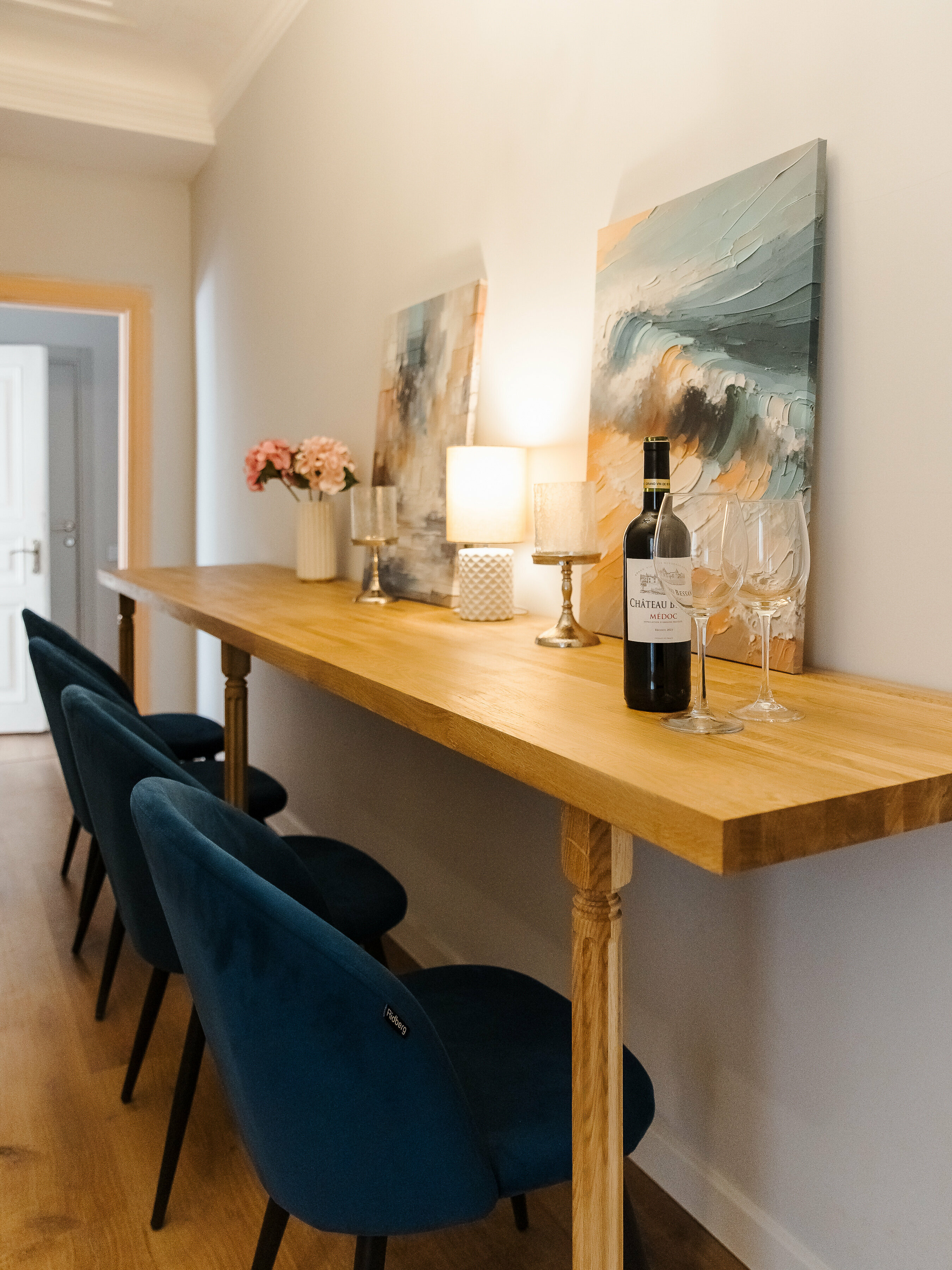 Красивый номер с новым ремонтом и санузлом из мраморной плитки в номере