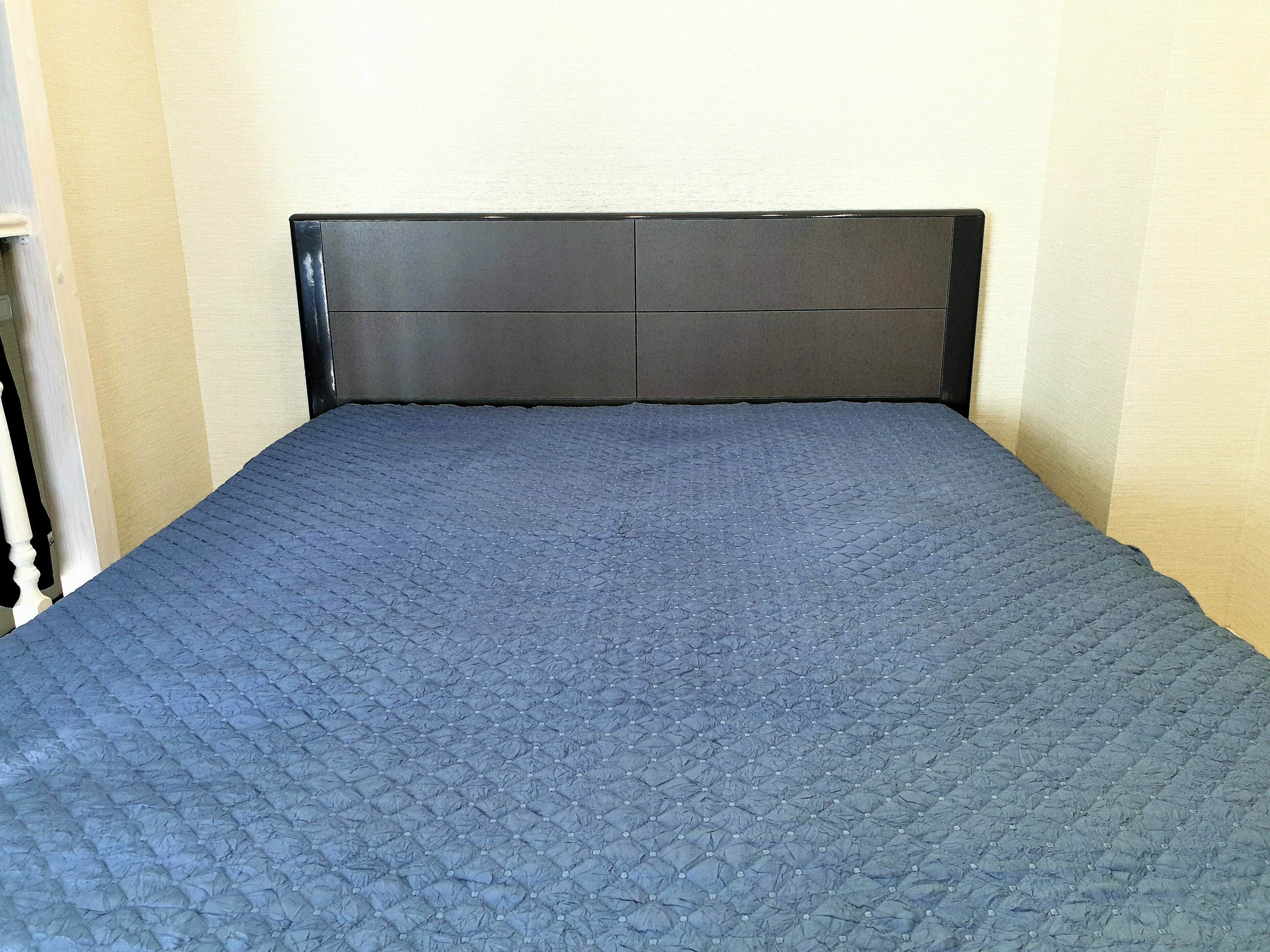 Студия с двухспальной кроватью и шикарным видом.