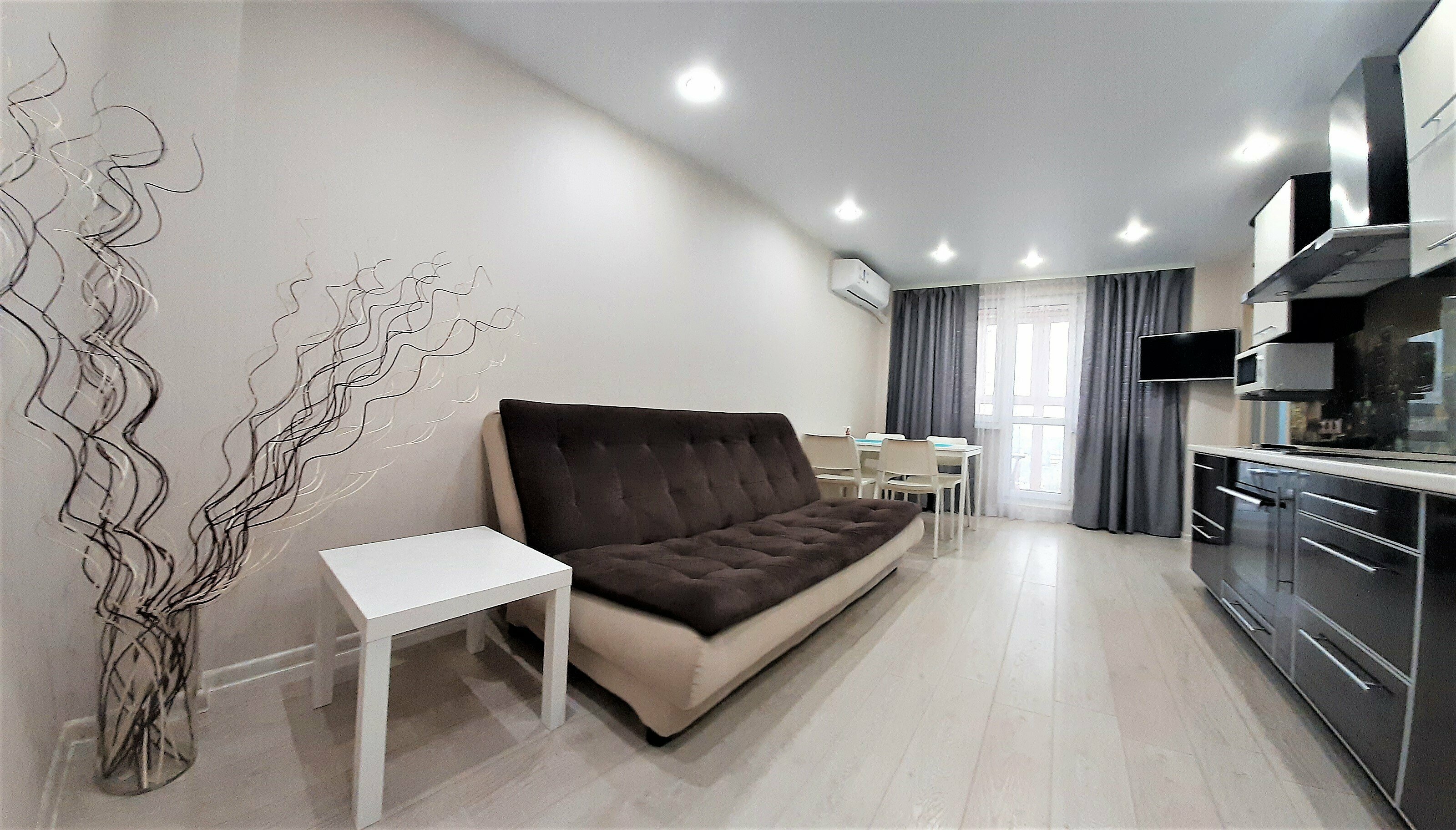 Евро-студия с 1 спальней и красивым видом с панорамного балкона