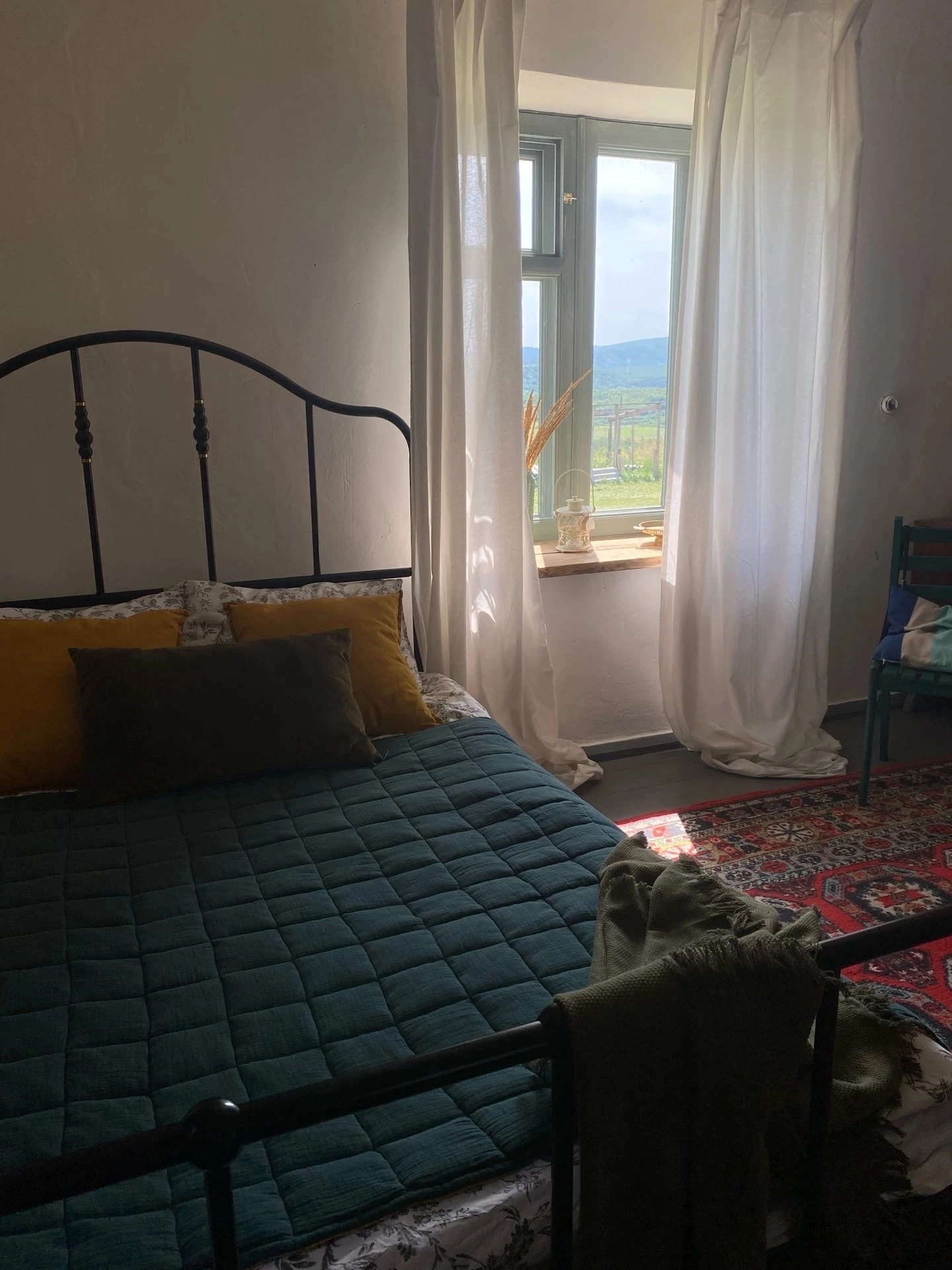 Семейный номер с видом на озеро