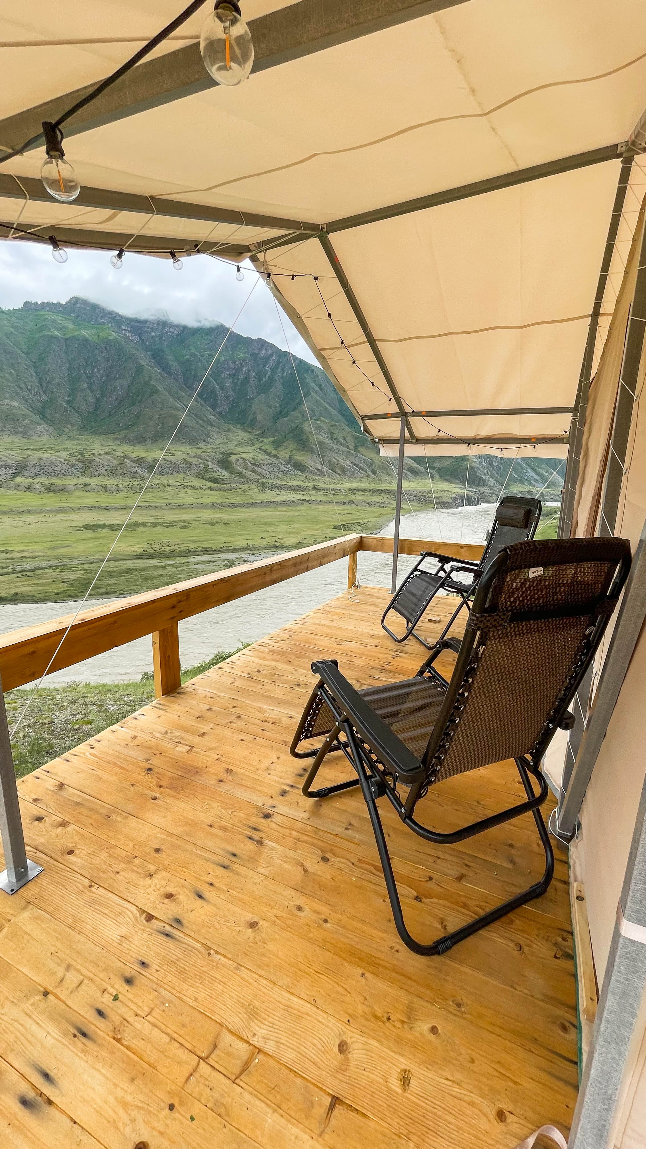 Тент-дом в Инегене с видом на гору и реку Катунь