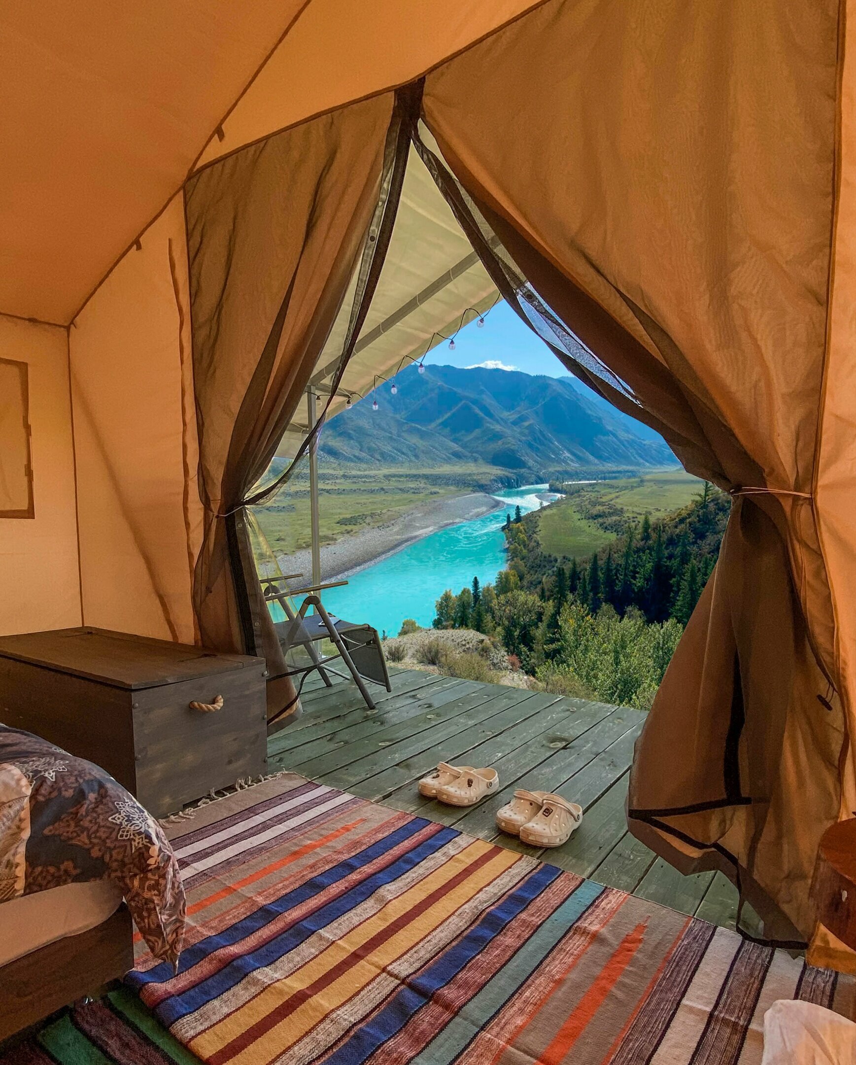 Тент-дом в Инегене с видом на гору и реку Катунь