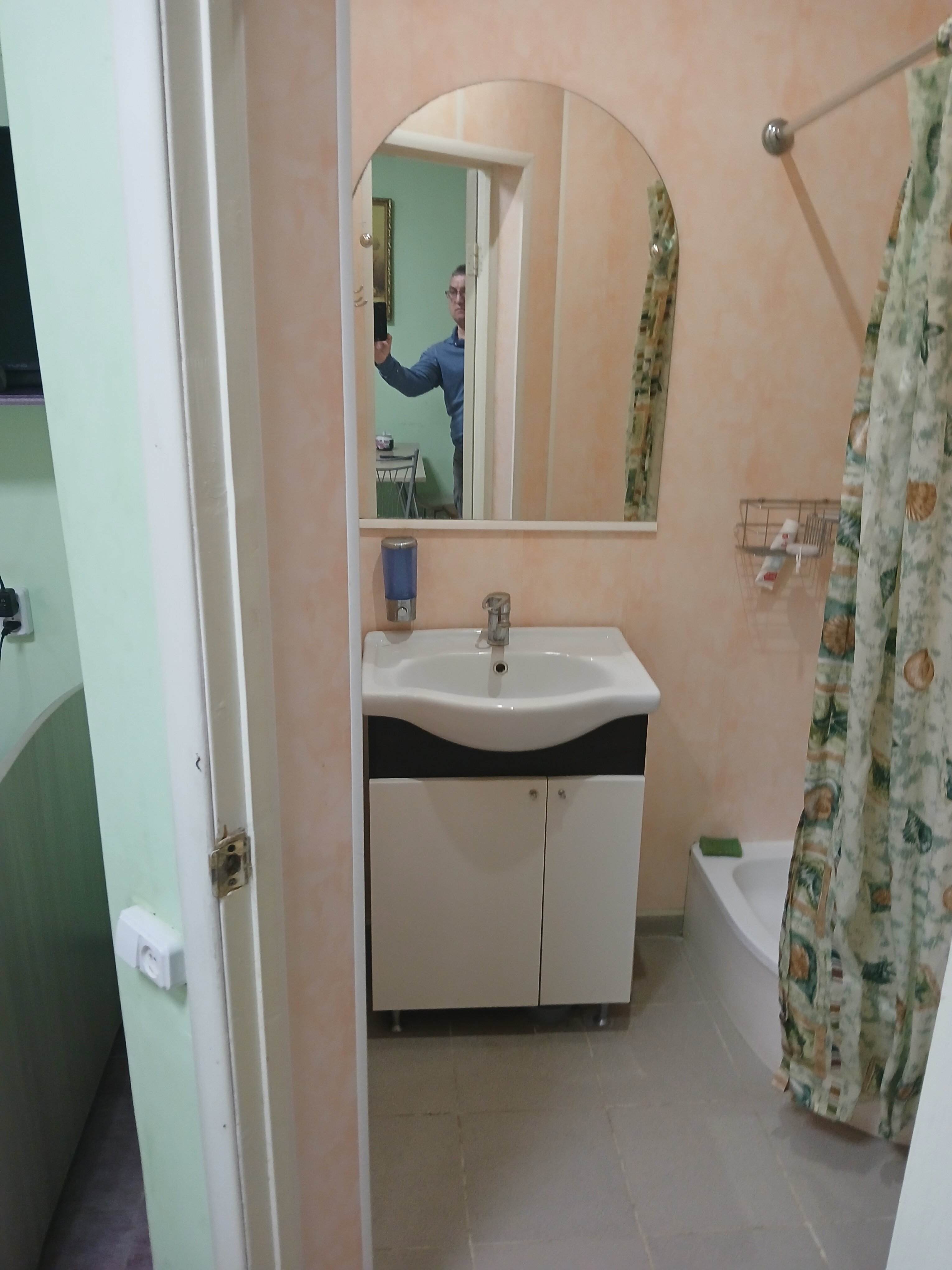 Трехместный номер «Комфорт» с душем