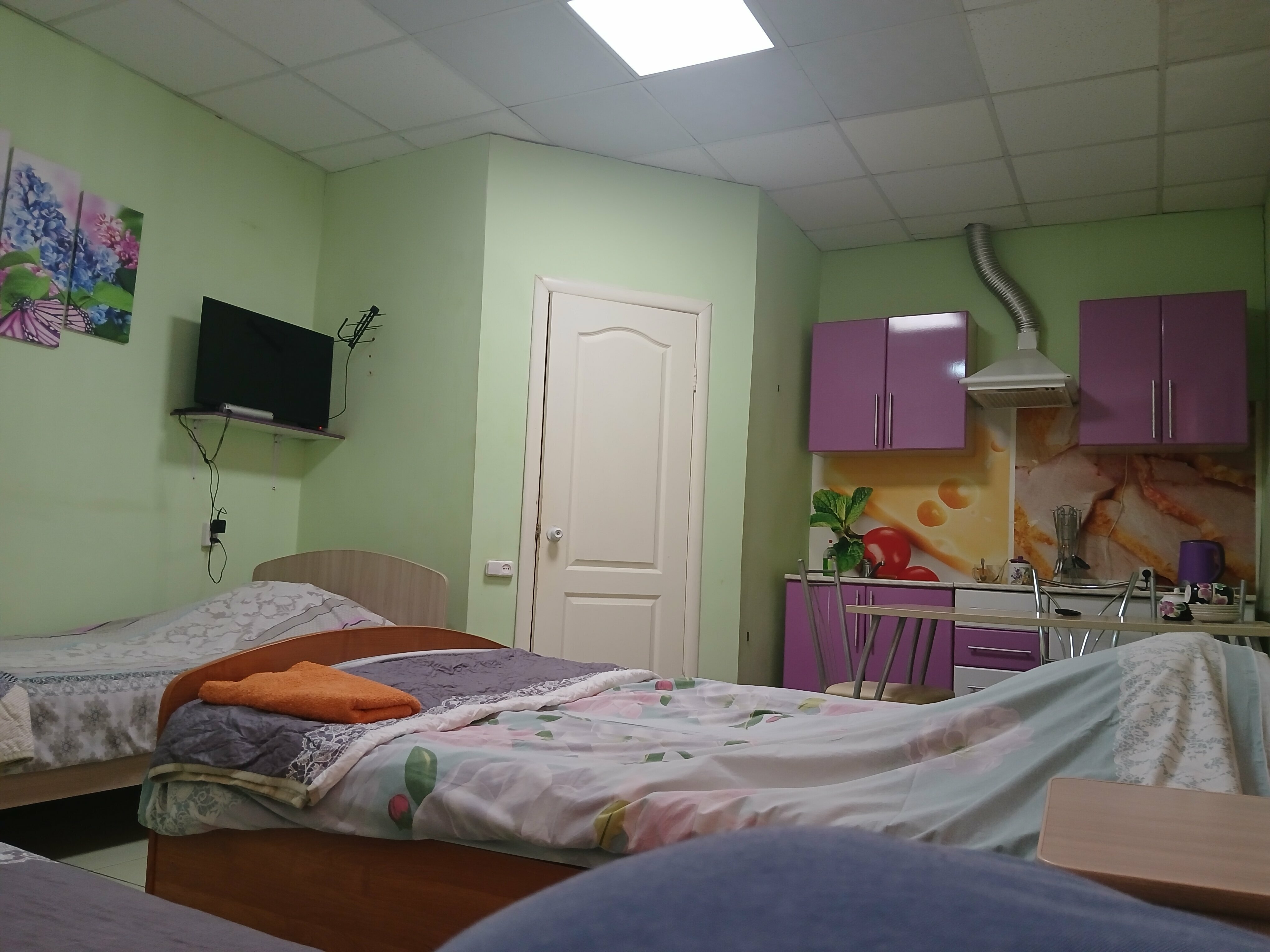 Трехместный номер «Комфорт» с душем