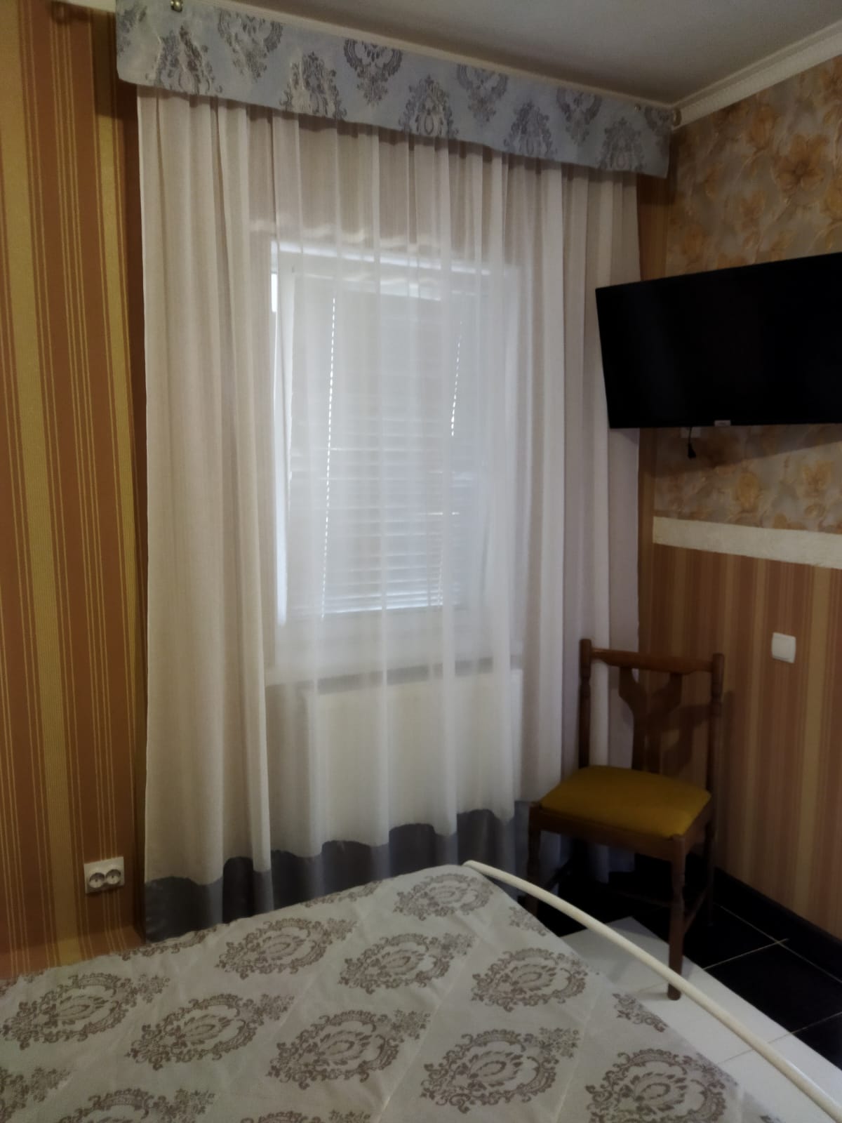 Двухкомнатный 4-х местный номер(совместными комнатами)