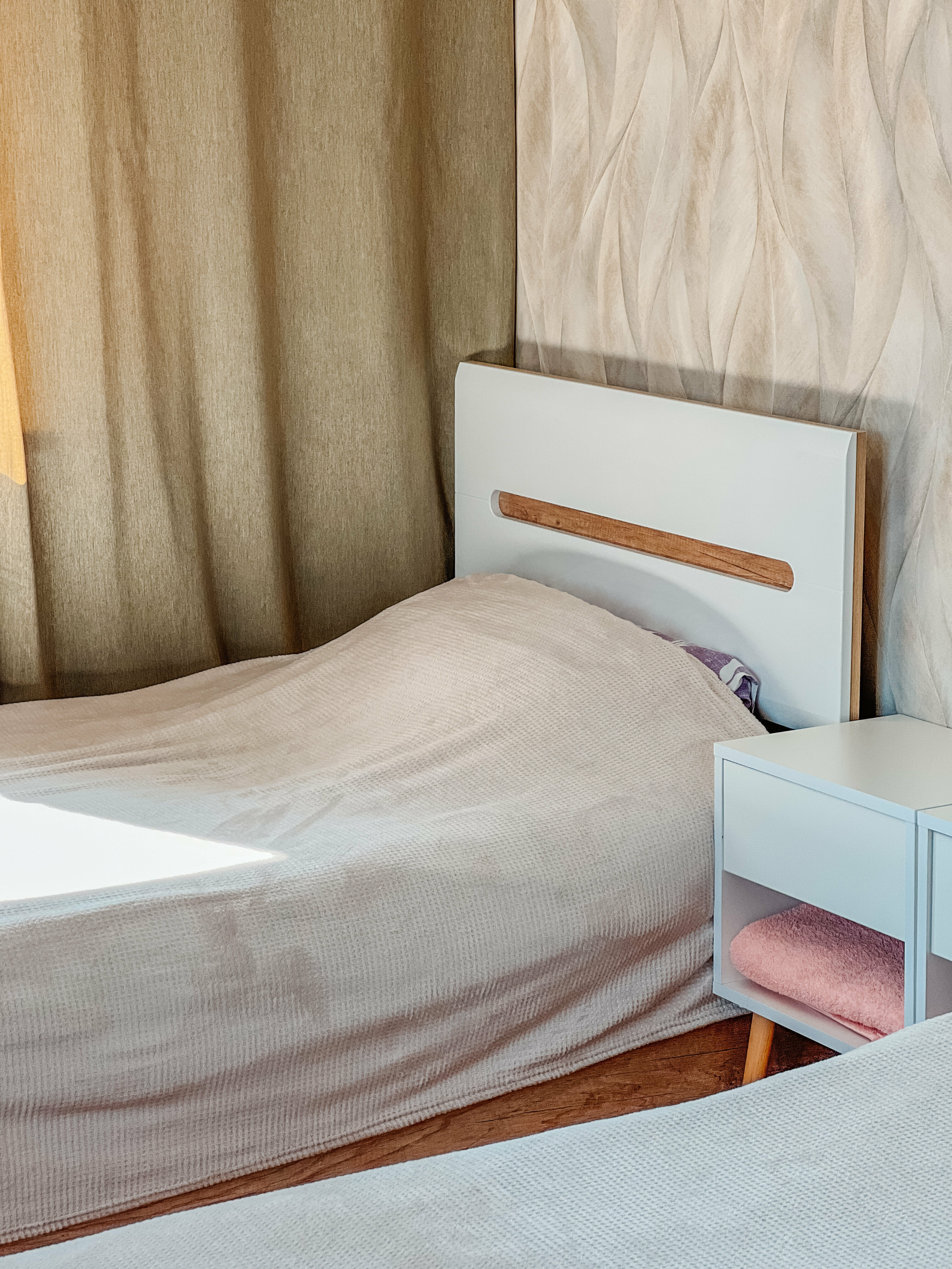 Двухместный номер с 2 отдельными кроватями и общим туалетом