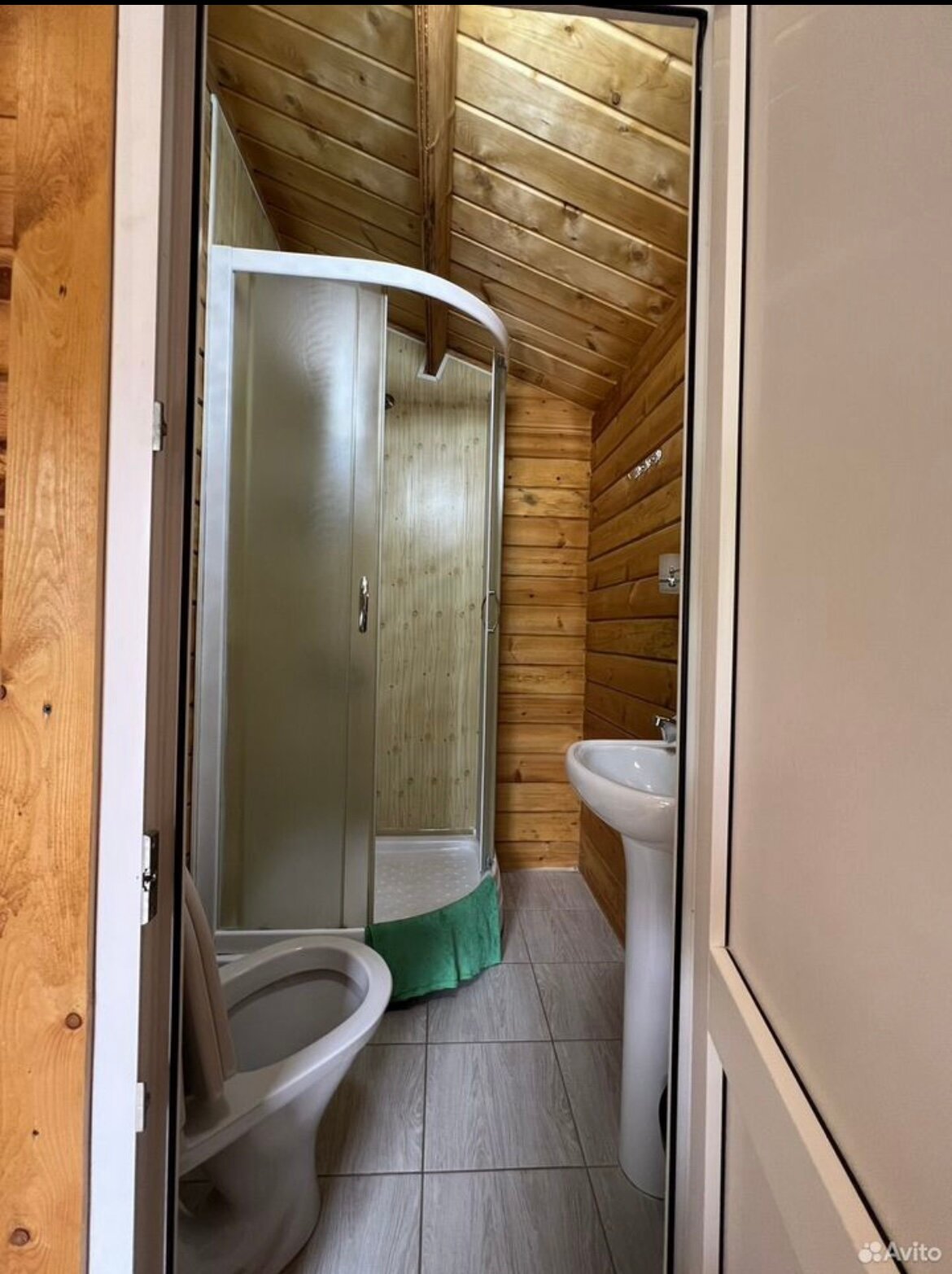 Дом с балконом