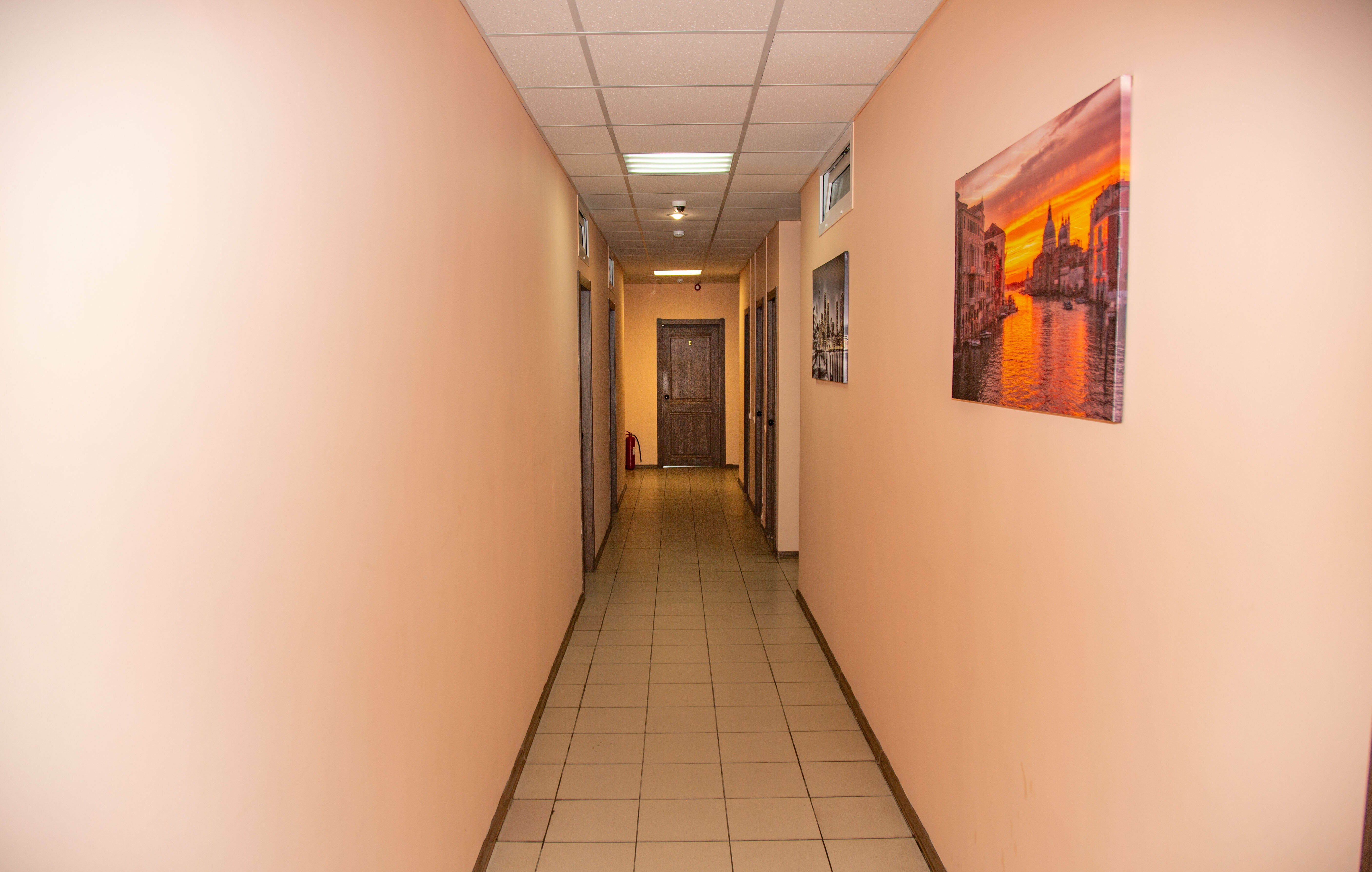 Кровать в общем 4-местном номере для мужчин и женщин