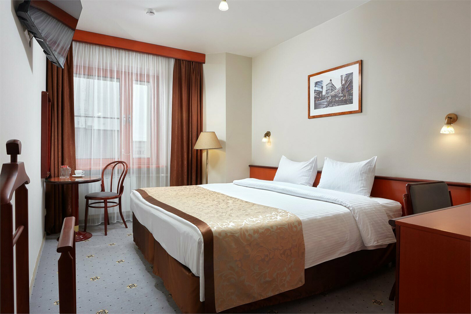 Cтандарт Бизнес с одной большой кроватью