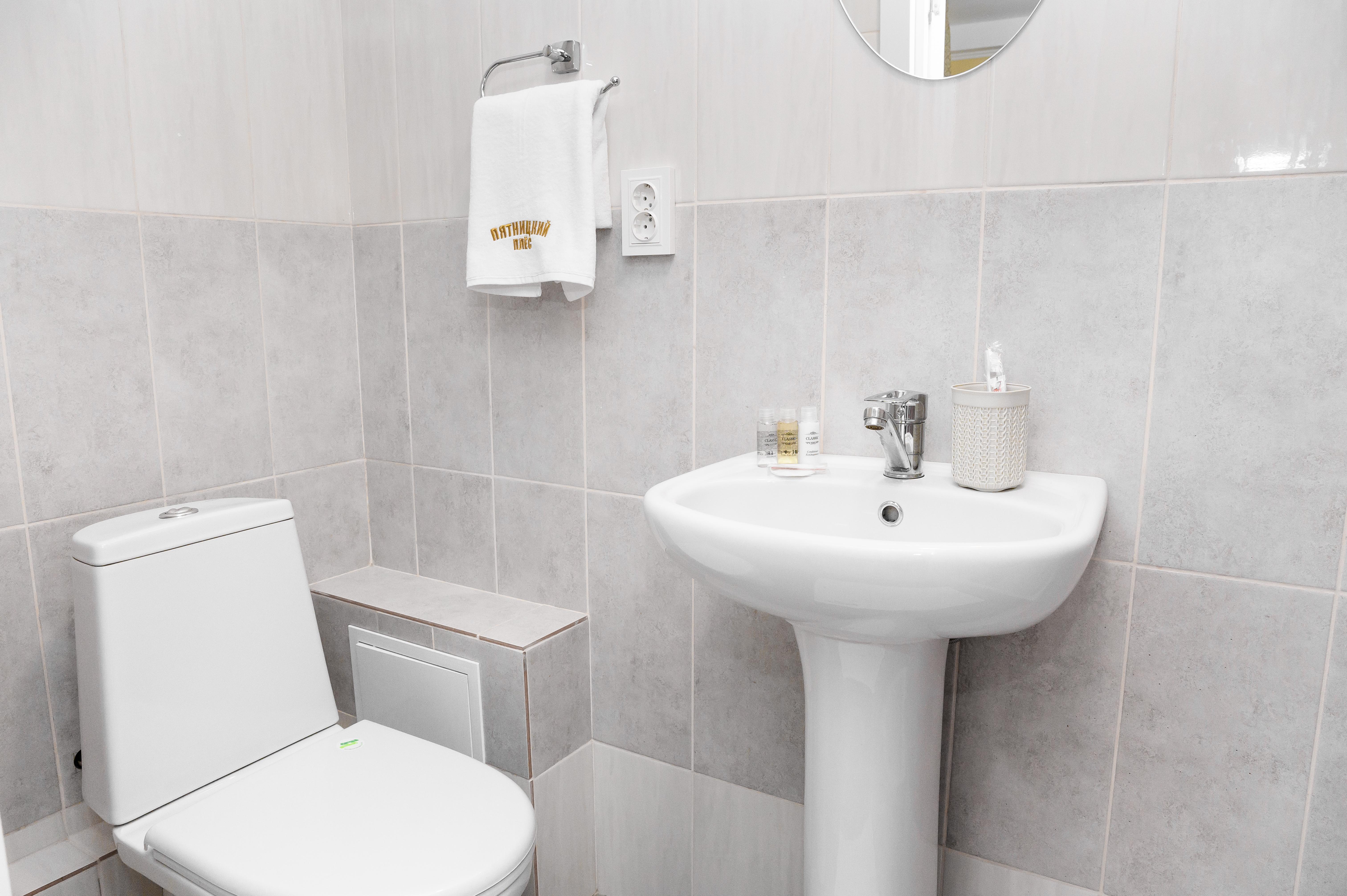 Трехместный номер «Комфорт» с душем