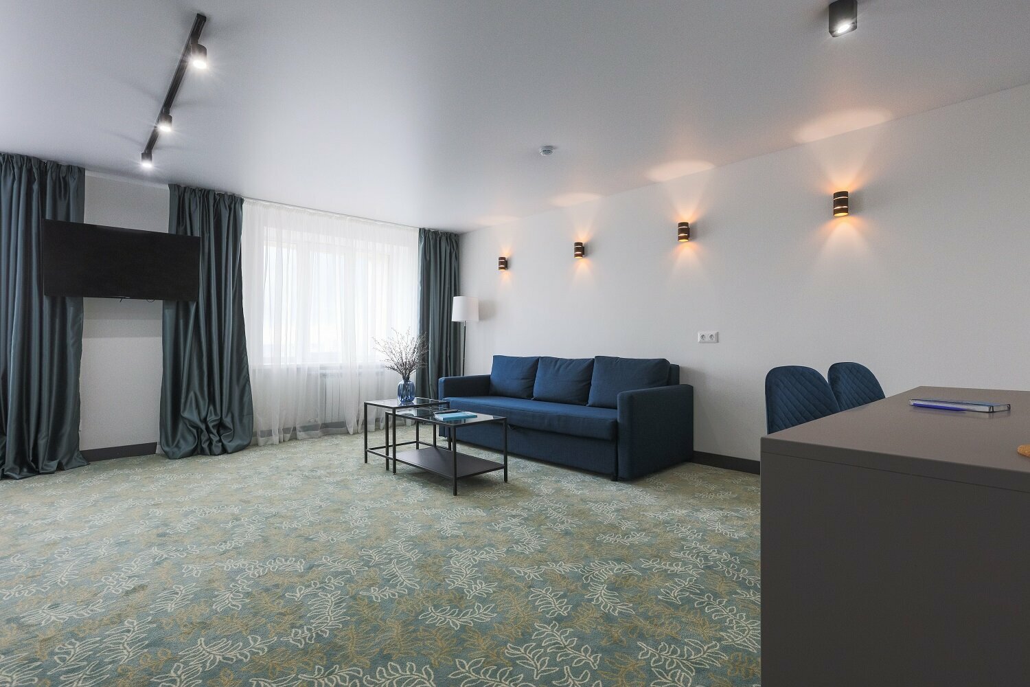 Джуниор Сюит №2