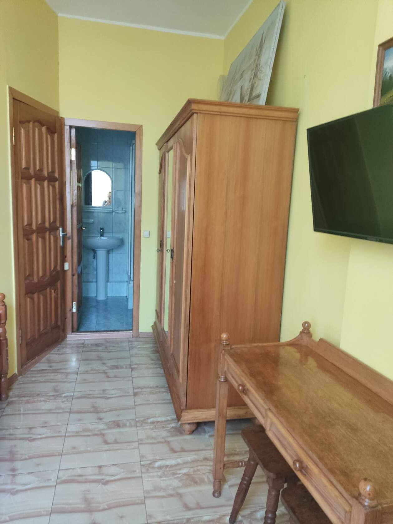 Трехместный номер с видом на город