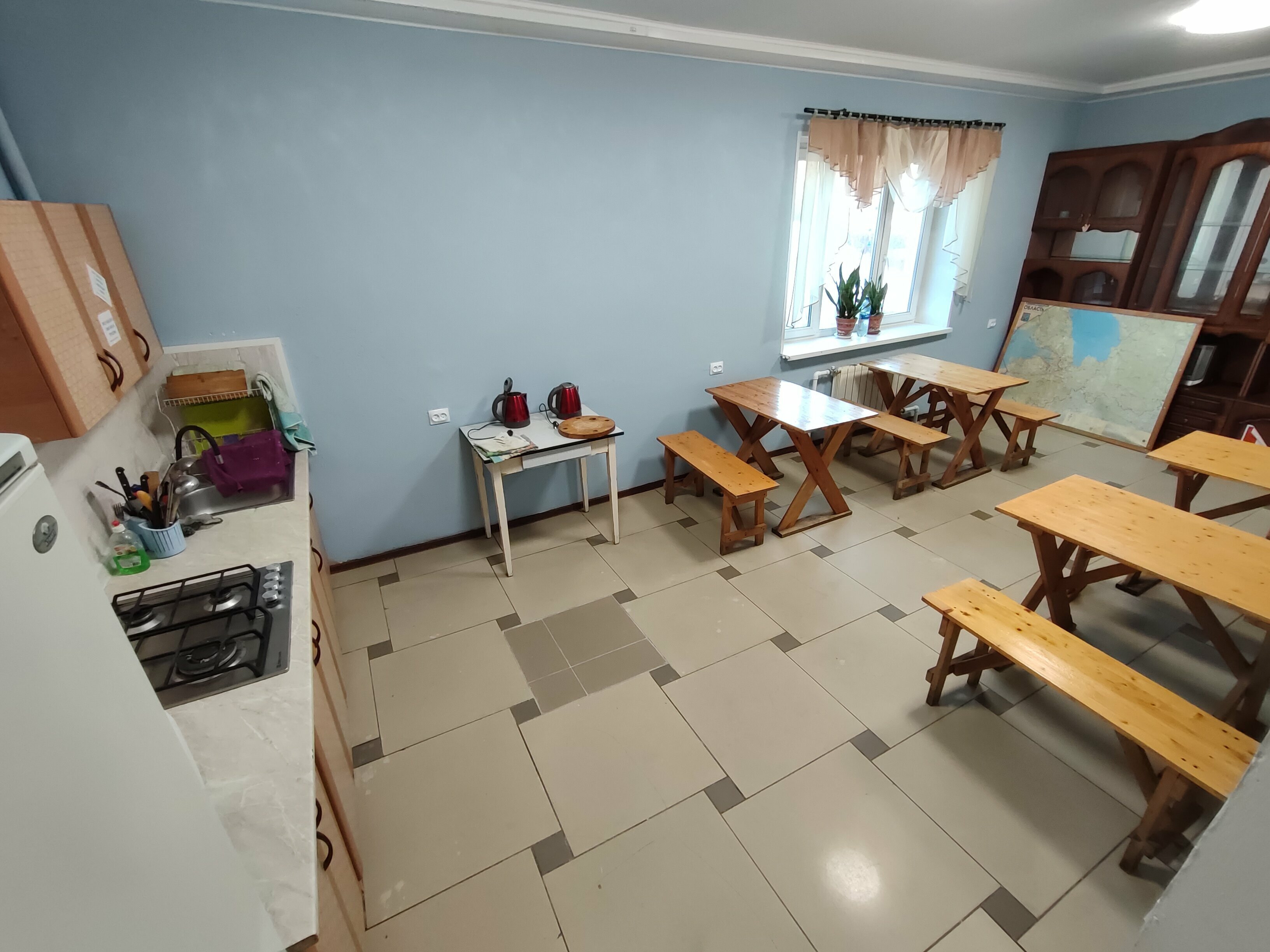 "Окно в Париж", комната, эконом без окна с кондиционером, двухместная, односпальные кровати, Wi-Fi, удобства на 5 комнат, 12 кв/м, 2 этаж