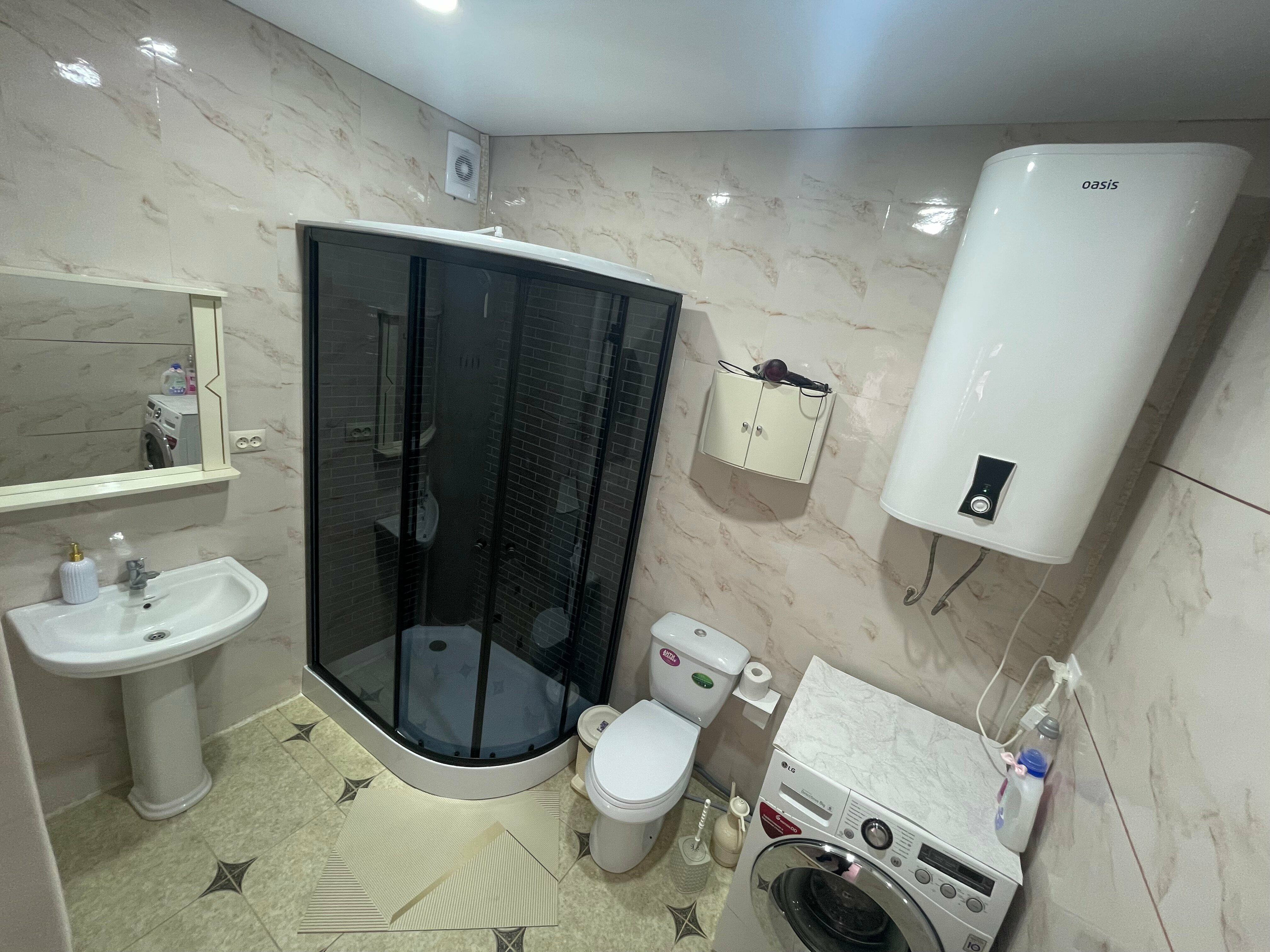 Четырехместный номер с ванной комнатой