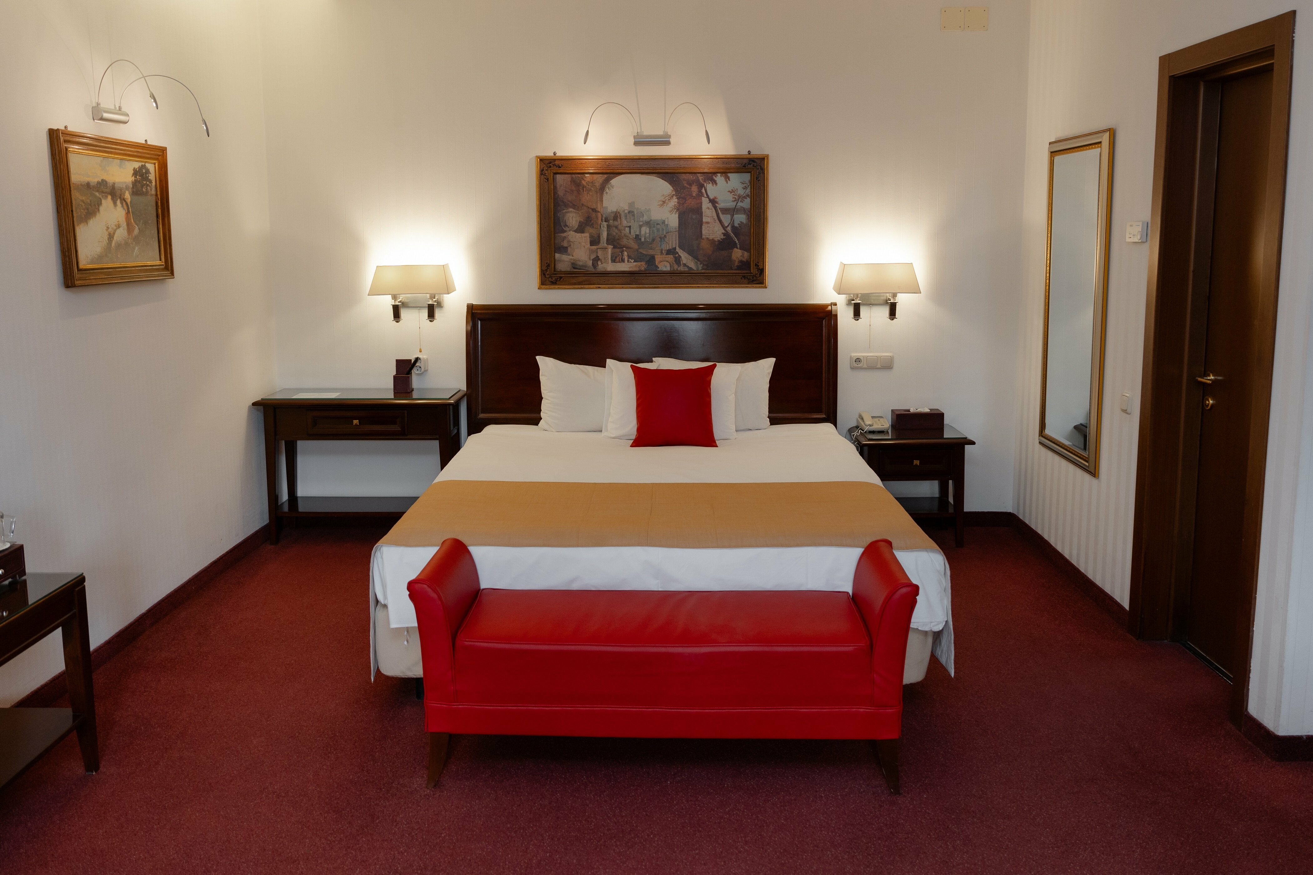 Номер-студия с кроватью размера «king-size»