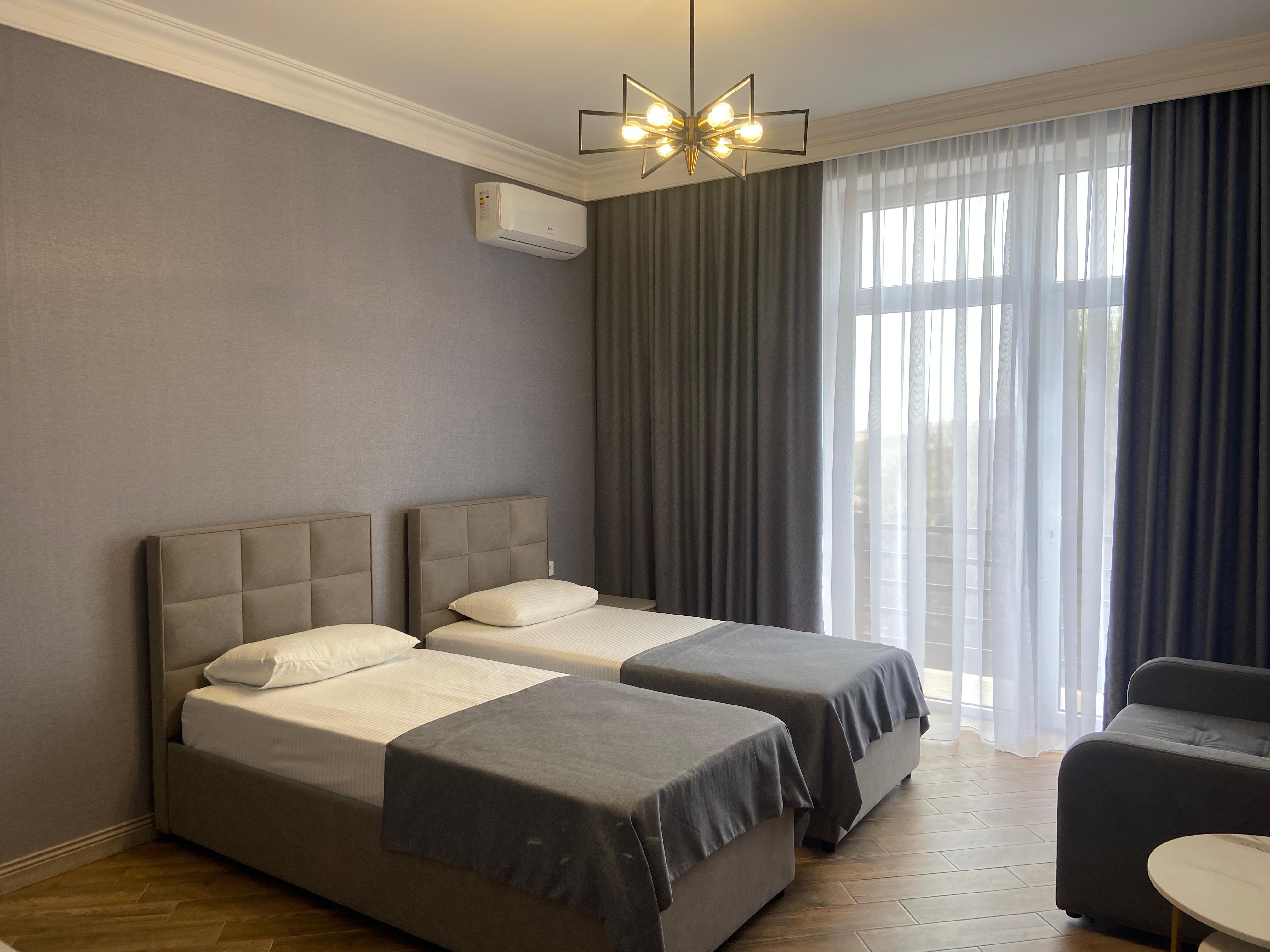 Улучшенный трехместный номер с видом на море