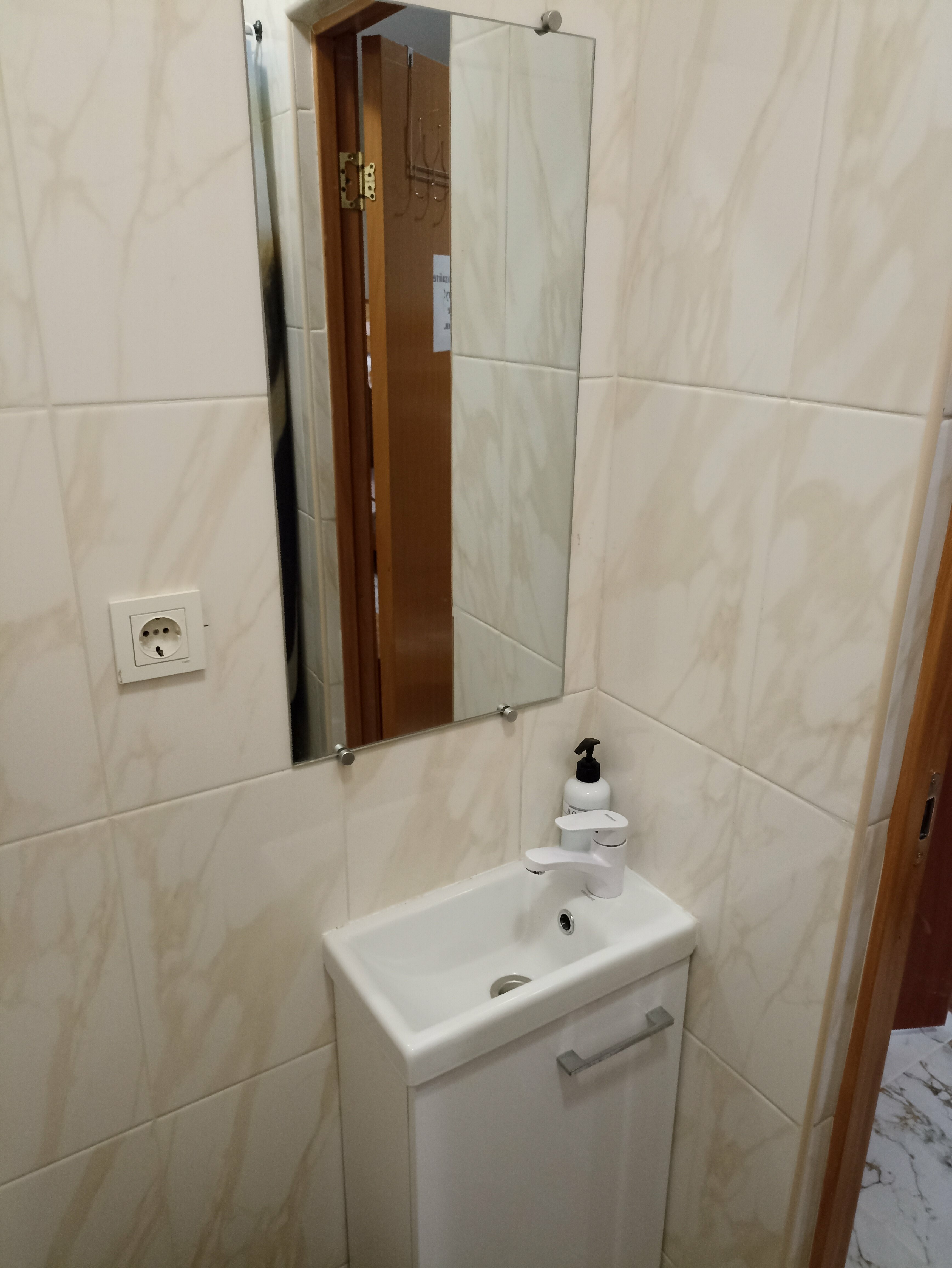 Кровать в общем 6-местном номере для женщин