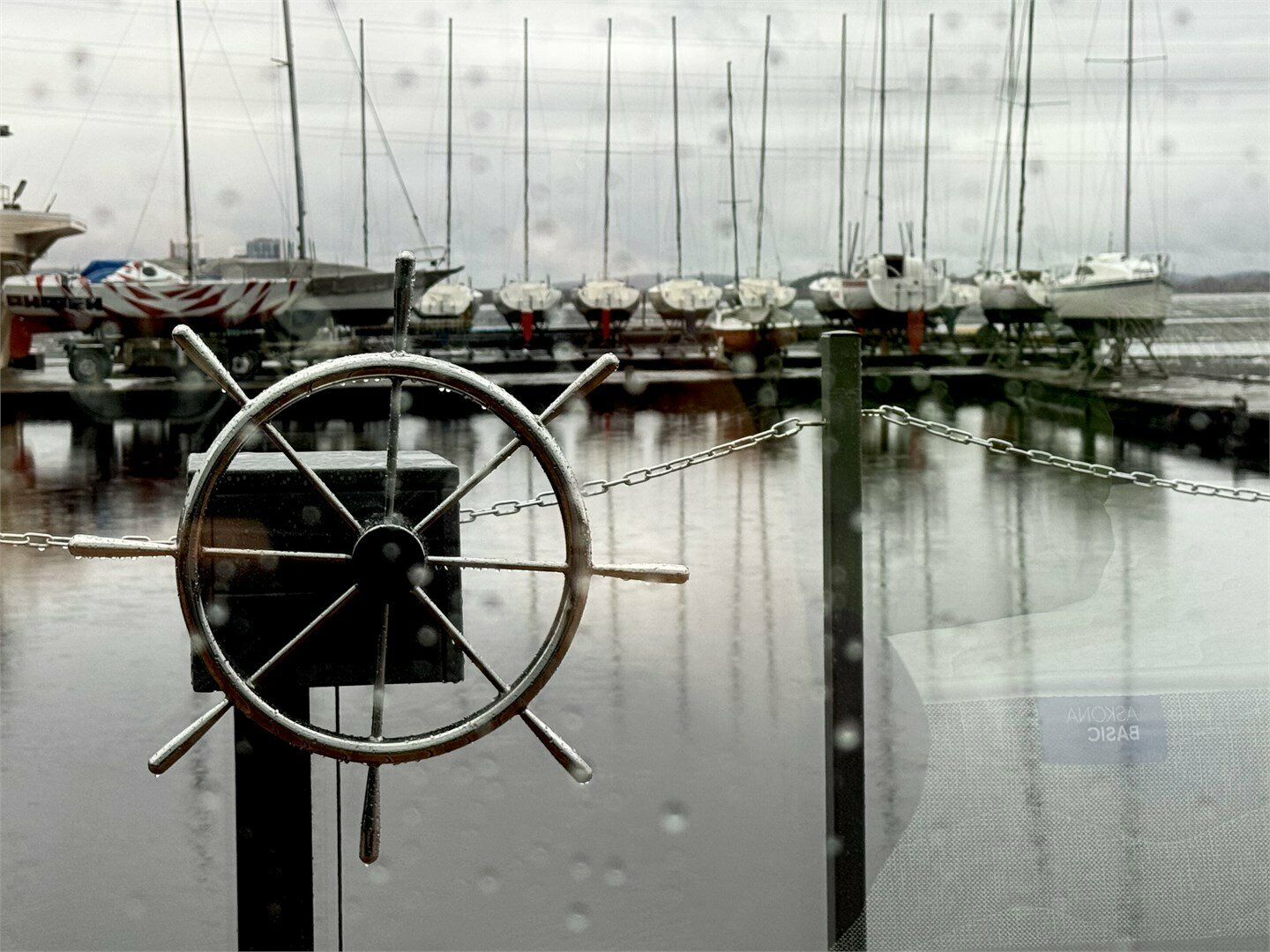 Зеркальный дом - первая линия