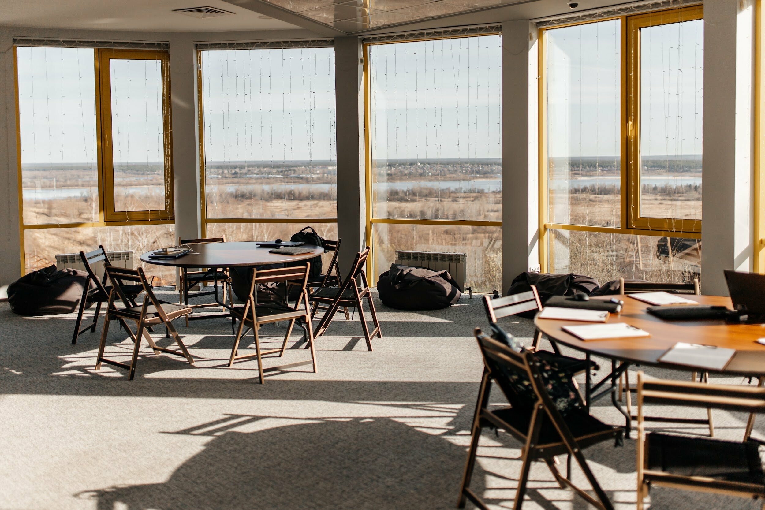 Первый этаж