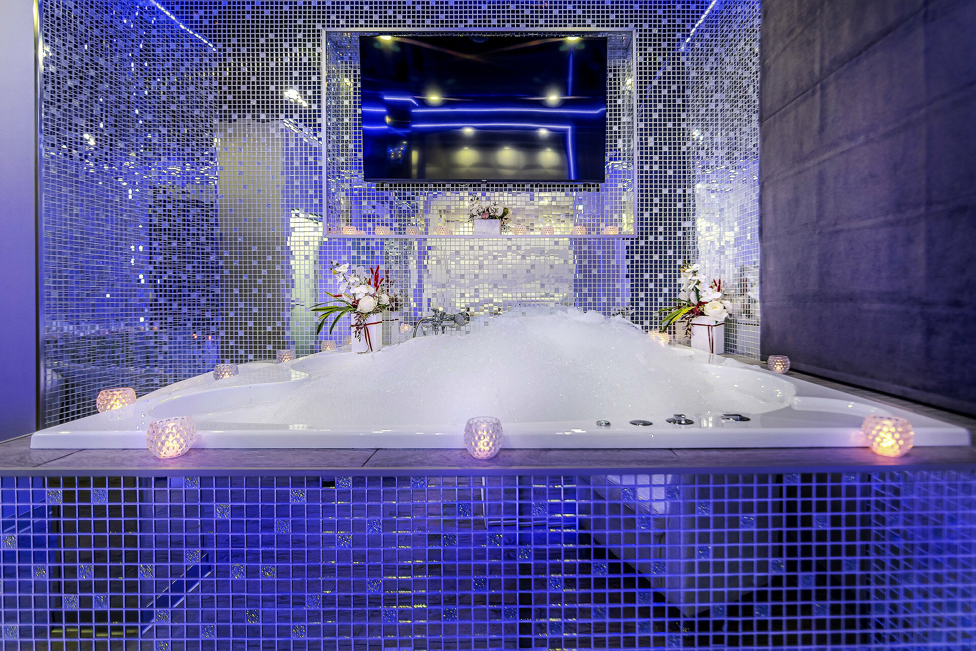 Двухместный номер с 1 кроватью и гидромассажной ванной (только для взрослых)