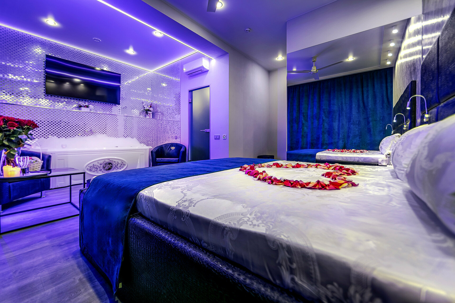 Двухместный номер с 1 кроватью и гидромассажной ванной (только для взрослых)