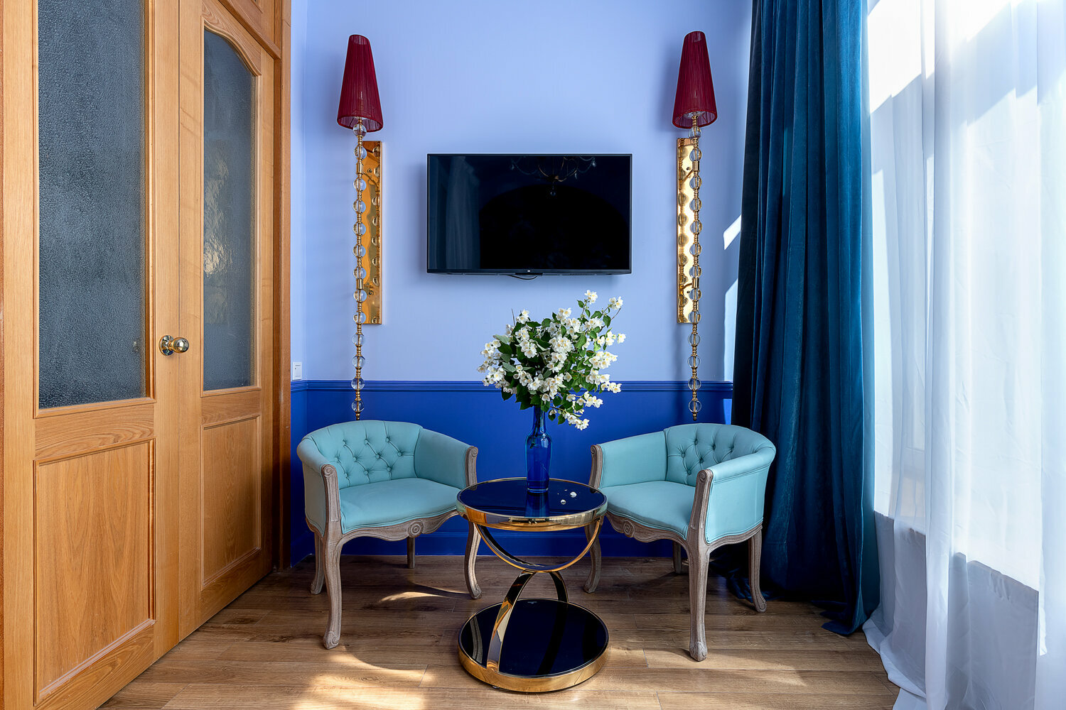 Роскошные апартаменты «Цветочная Гостиная» с отдельной спальней и 2мя двуспальными кроватями