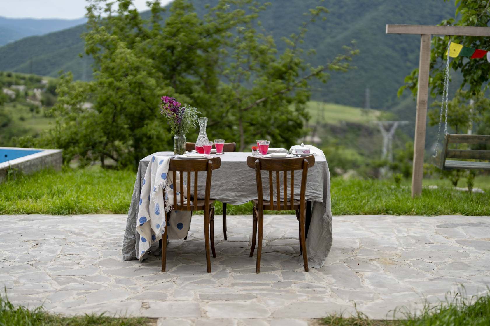 Коттеджи с видом на горы и ущелье