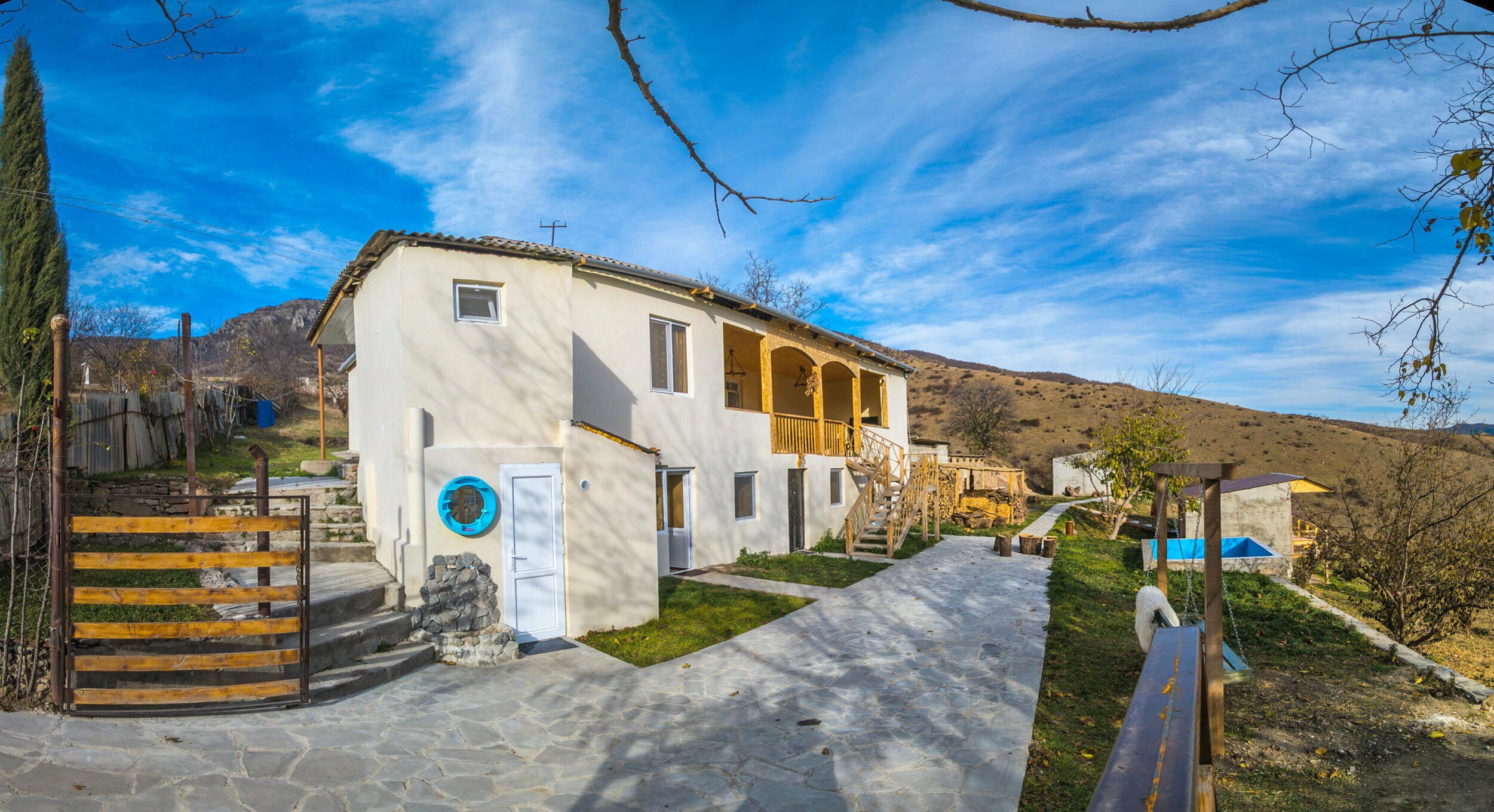 Двухкомнатный семейный номер с собственным душем