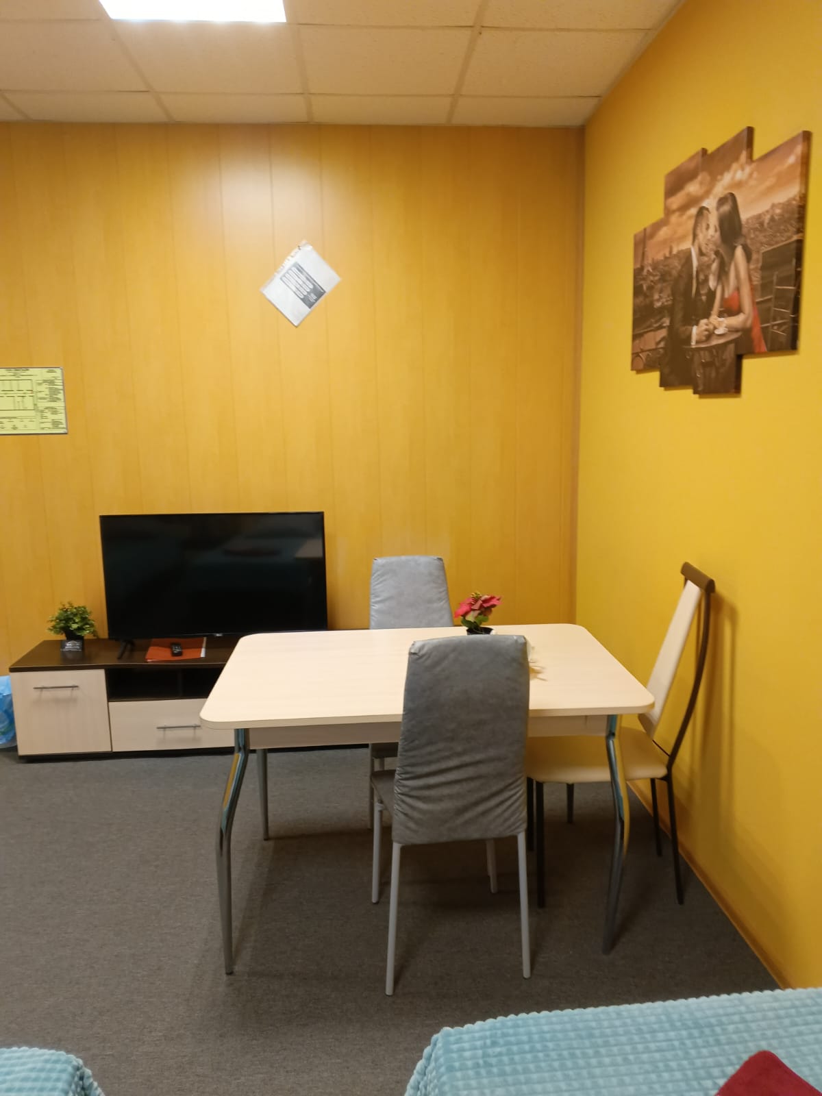 Трехместный номер с душем и туалетом