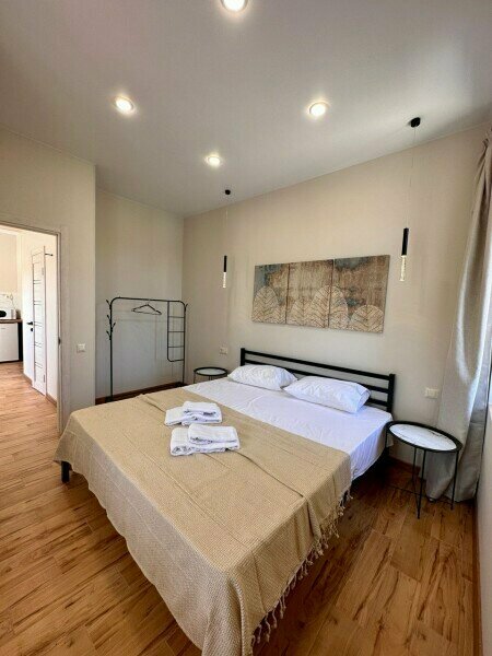 4х местный + 1 доп  с отдельной спальней и кухней студией