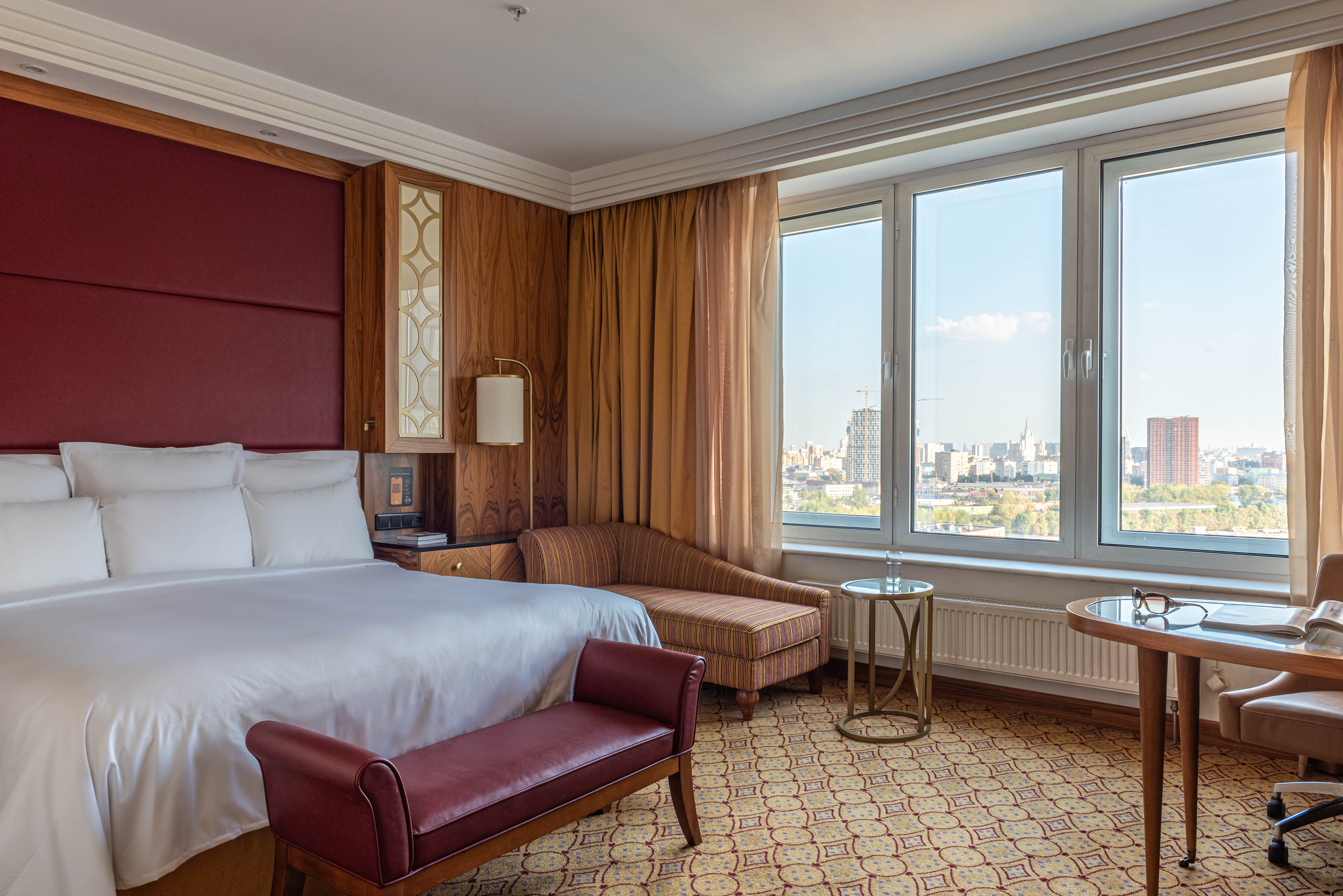 Угловой Люкс