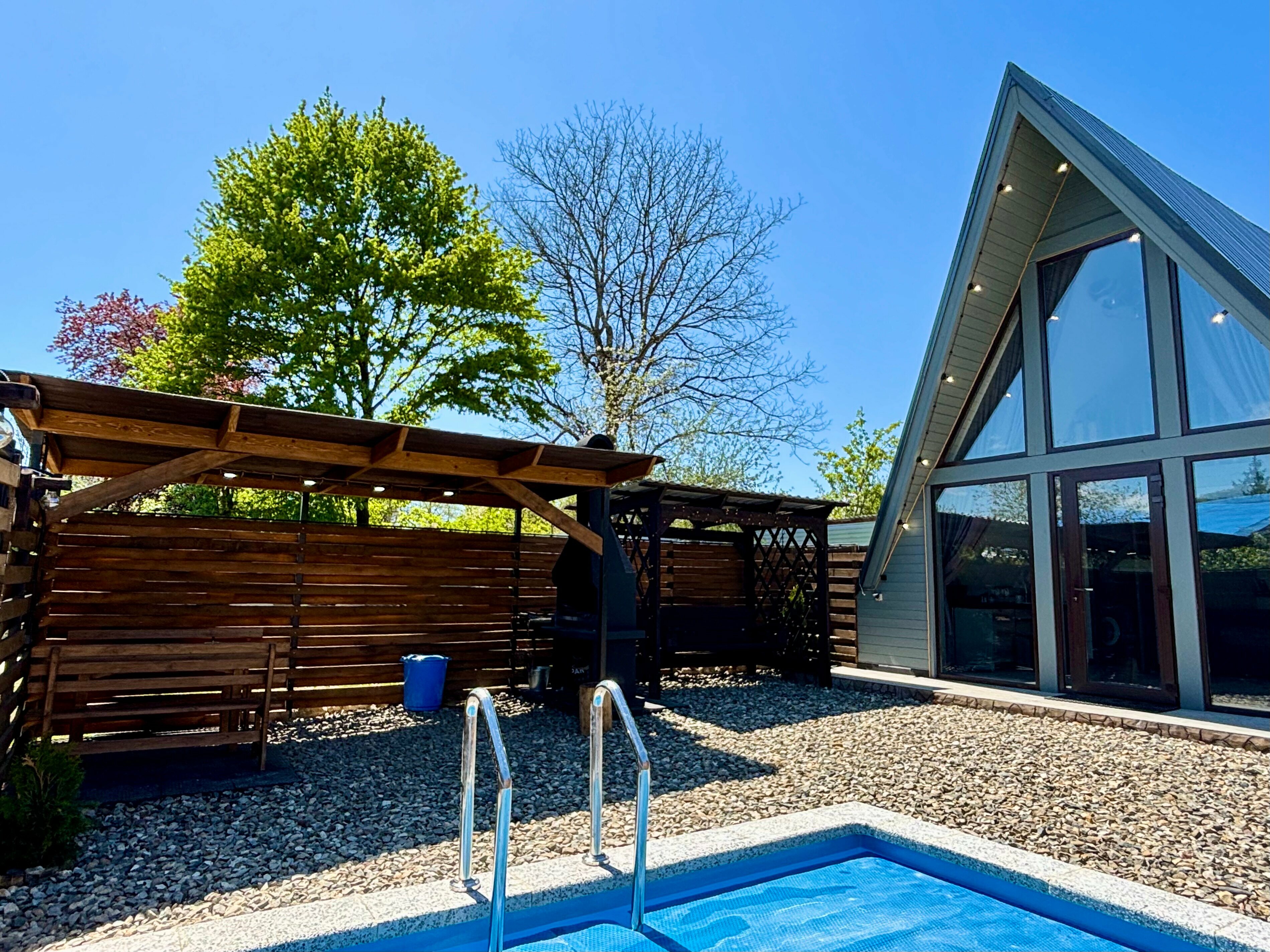 Дом с собственным бассейном