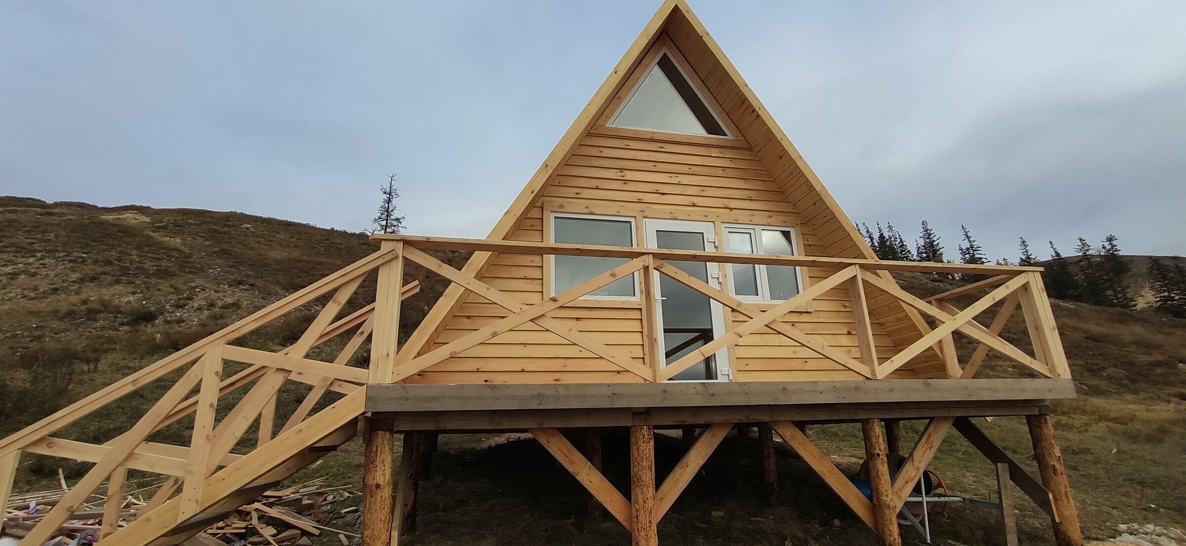 А-фрейм дом с видом на реку