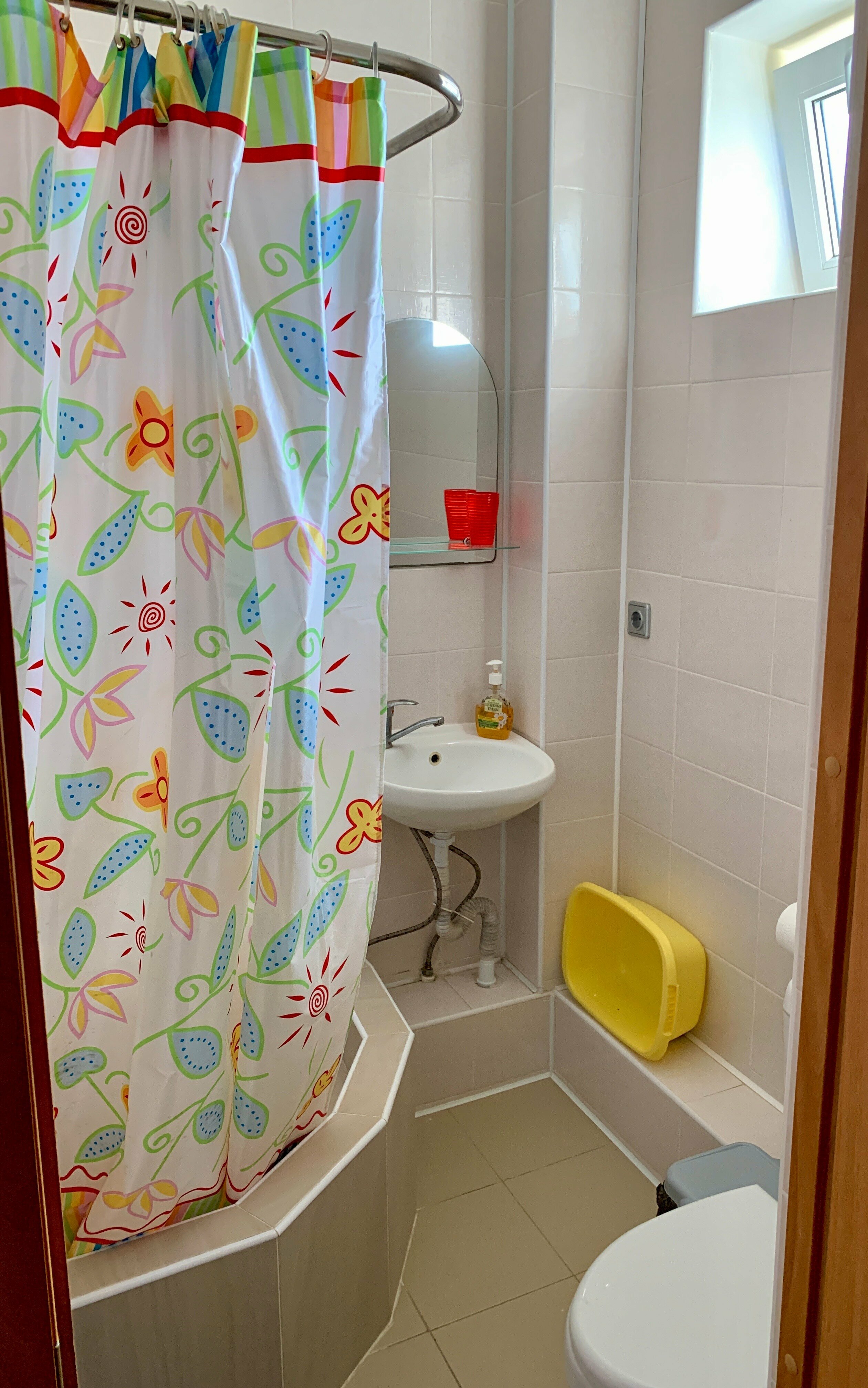 Двухместный номер с двуспальной кроватью и дополнительной кроватью