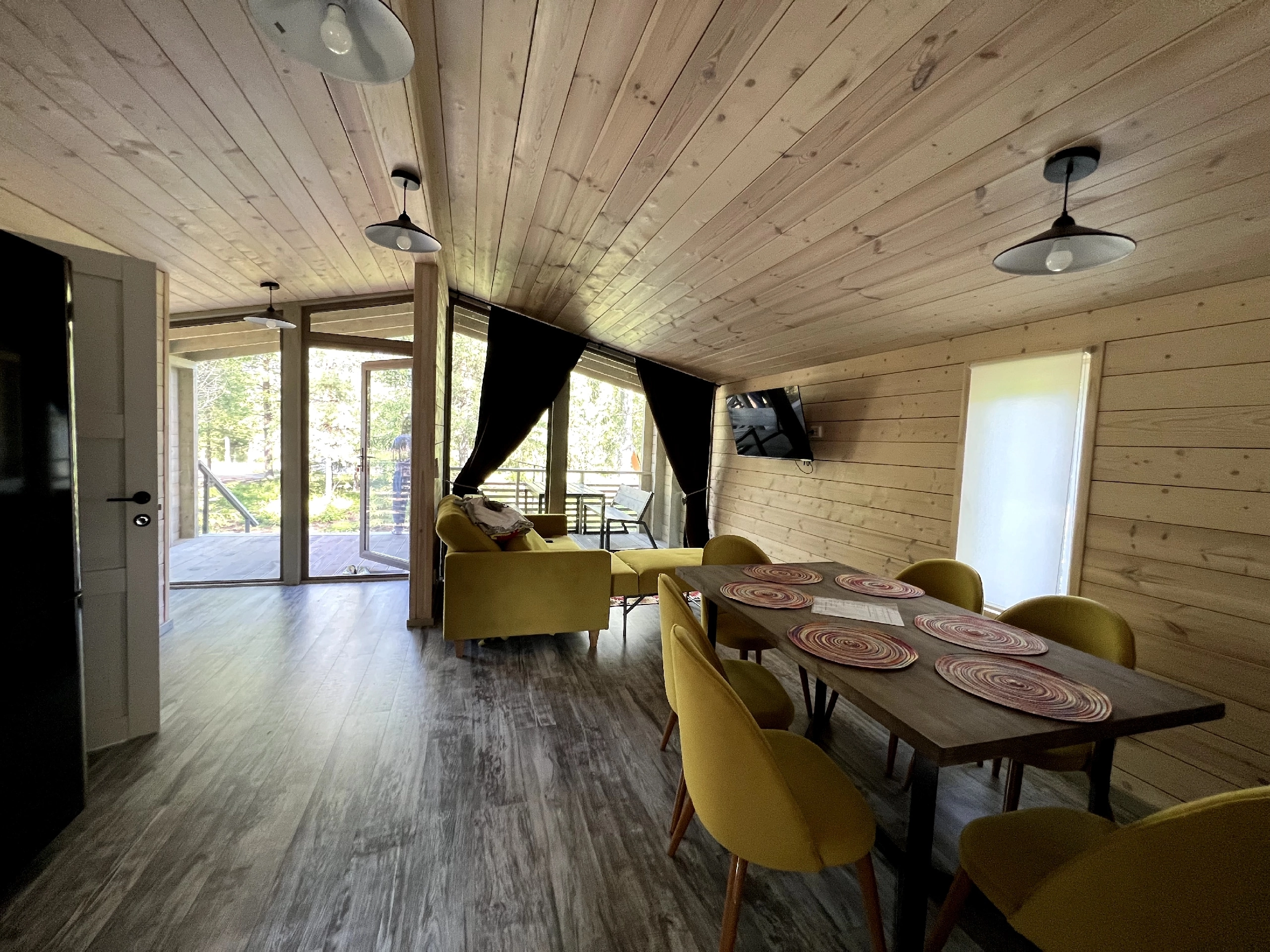 Коттедж с панорамными окнами