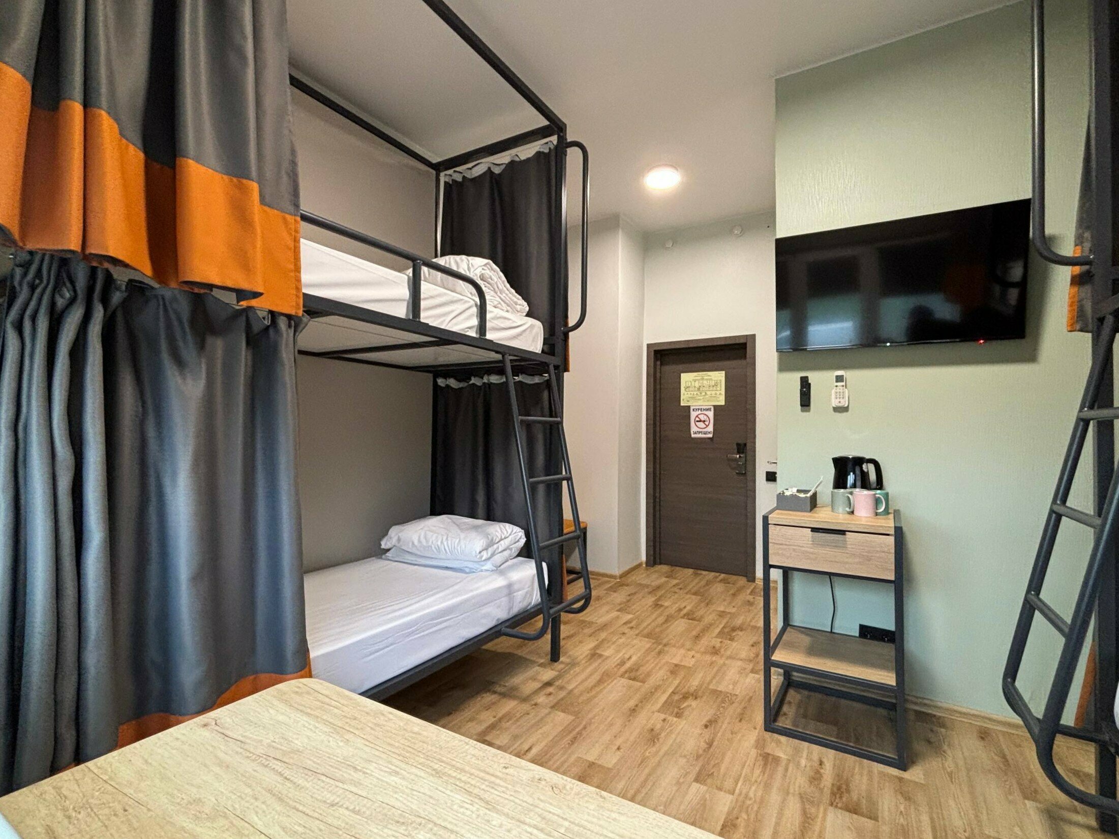 Четырехместный номер с ванной комнатой