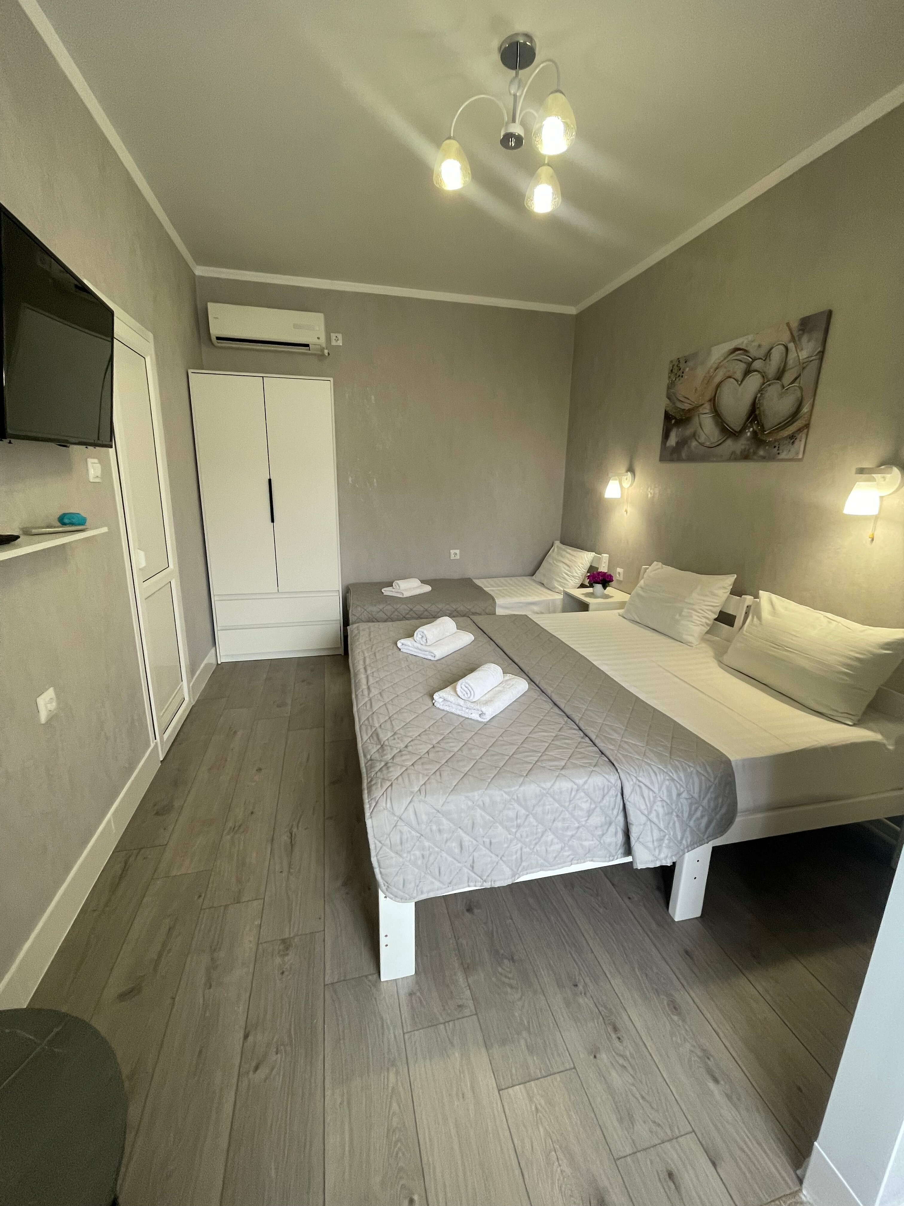 Трехместный номер с балконом