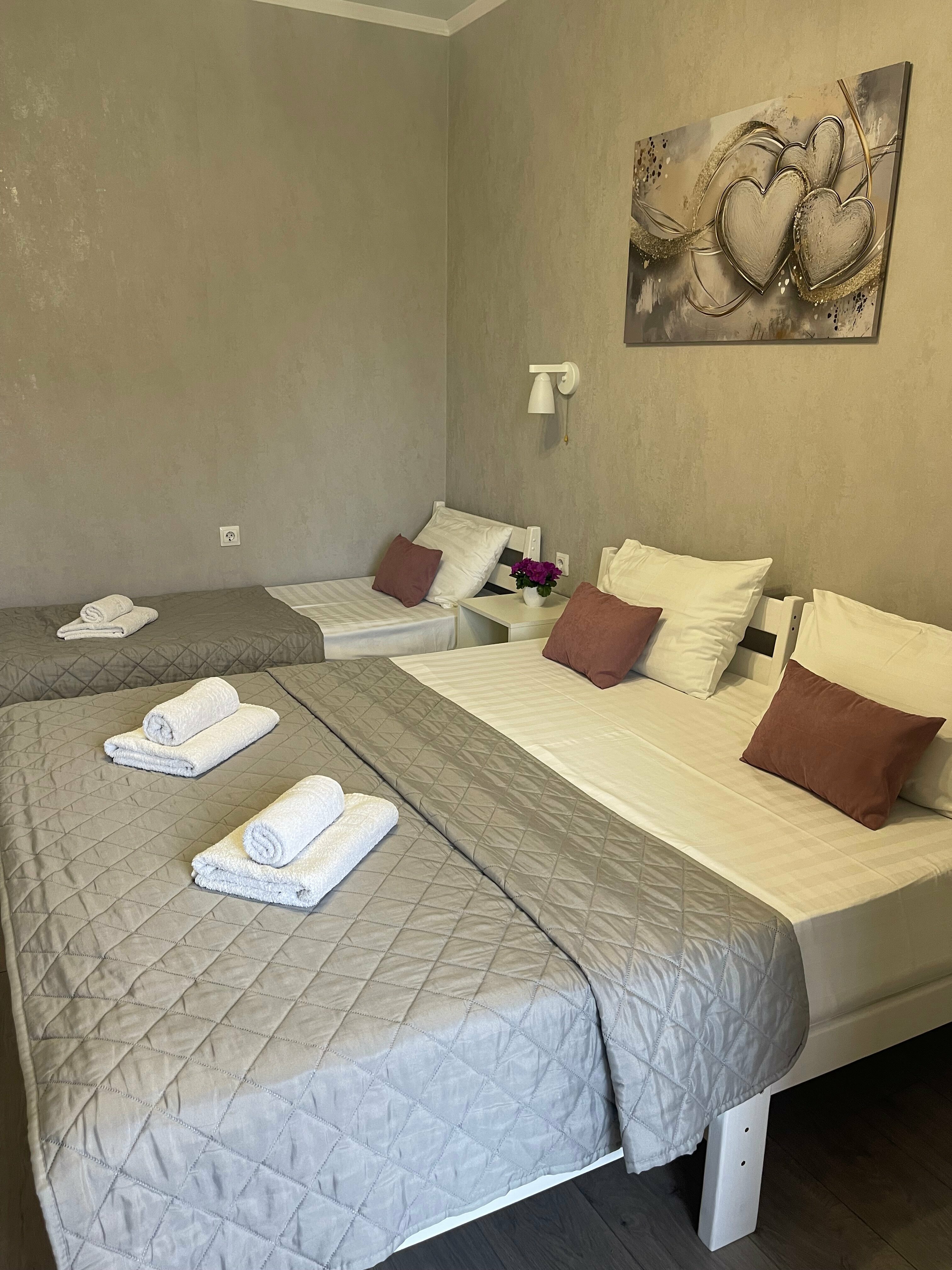 Трехместный номер с балконом