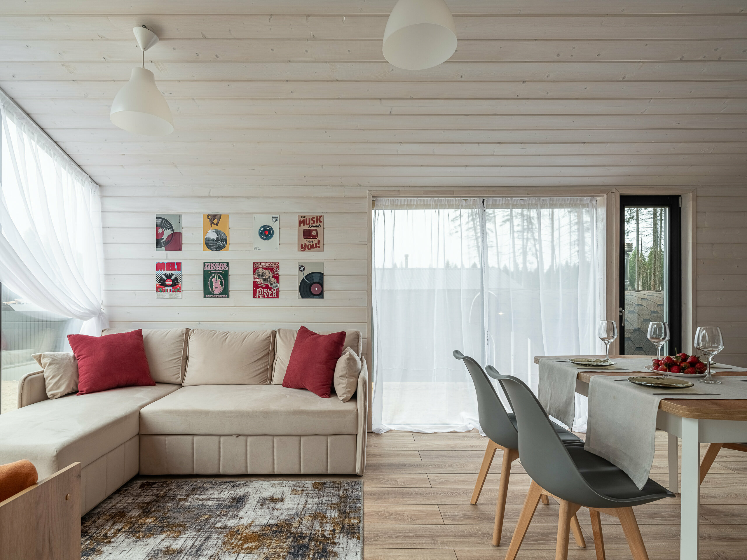 Дом с баней у леса