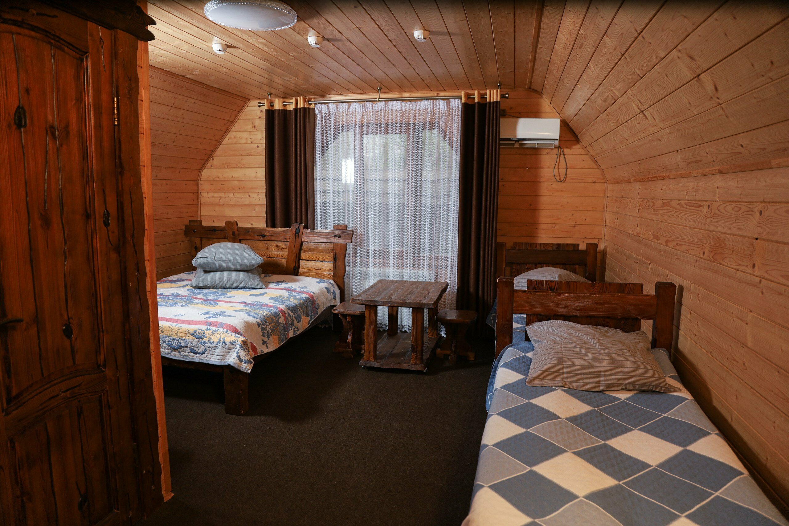 4-х местн. номер в домике у бассейна № 12,№14,№16,№18,№20